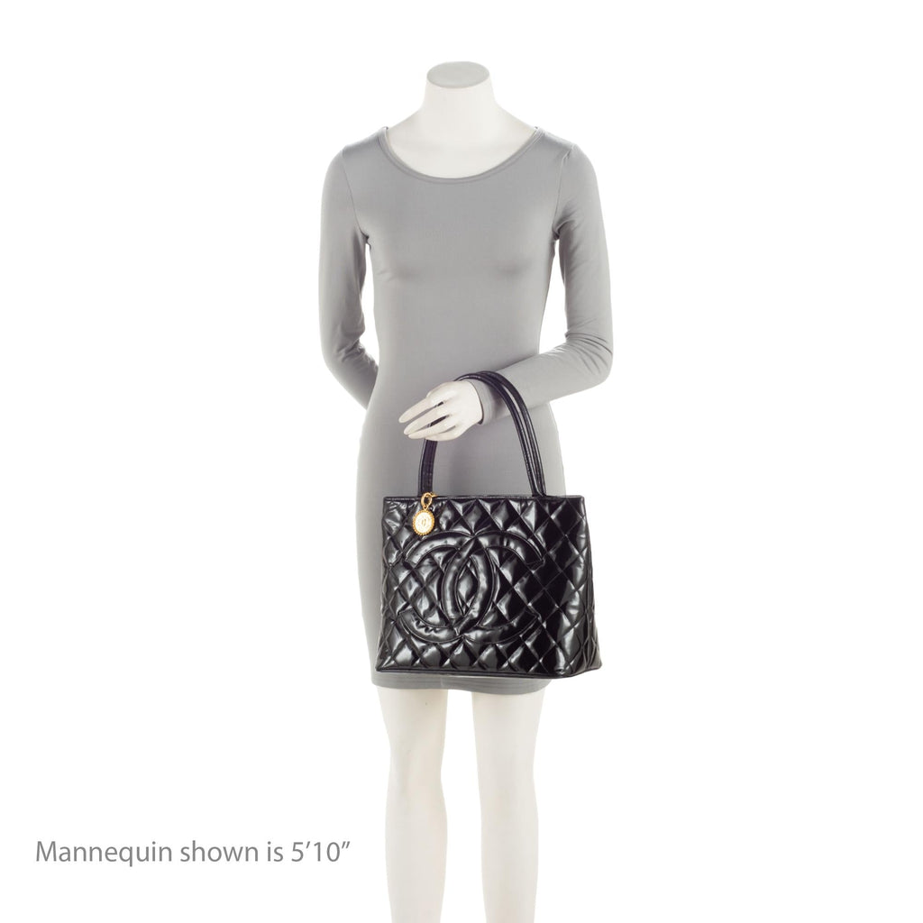 Chanel Vintage Patent Leather Medallion Tote (SHF-vDFKr8)