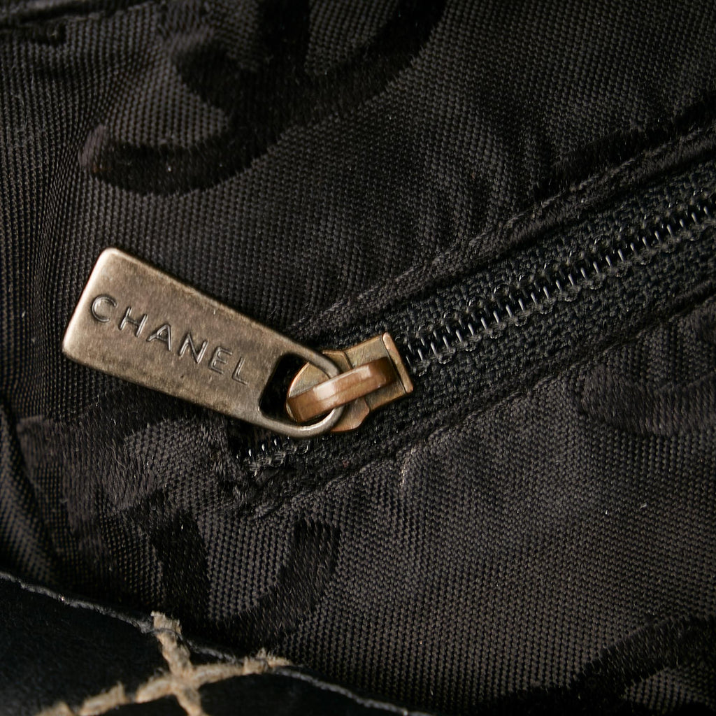 Chanel Wild Stitch Leather Handbag (SHG-28370)