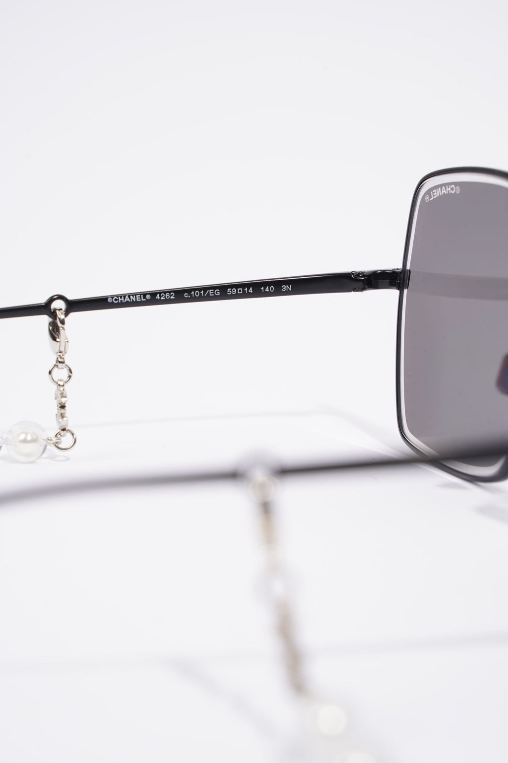Chanel Pilot Sunglasses 4262 Black / Pearl Base Metal 140mm
