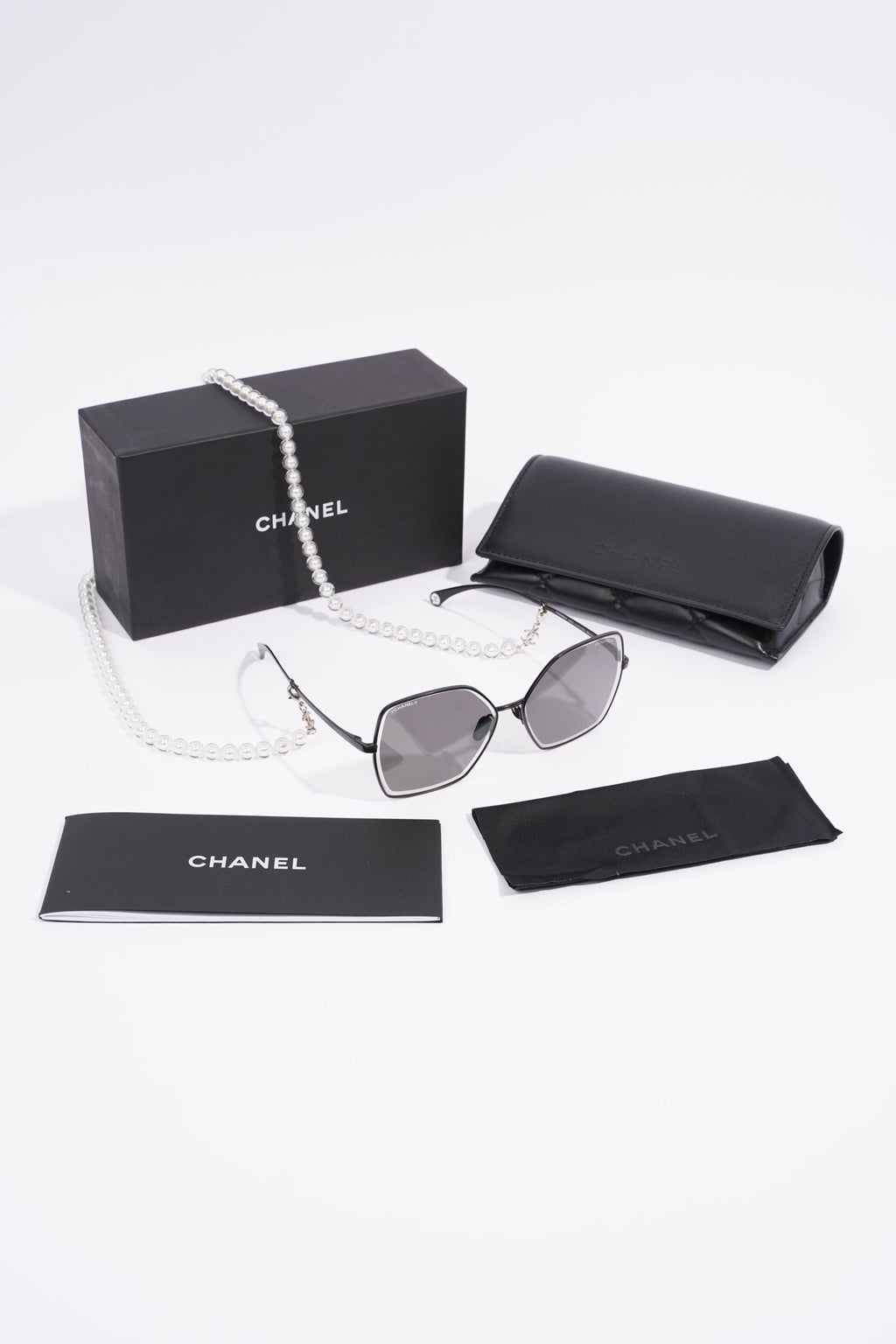 Chanel Pilot Sunglasses 4262 Black / Pearl Base Metal 140mm