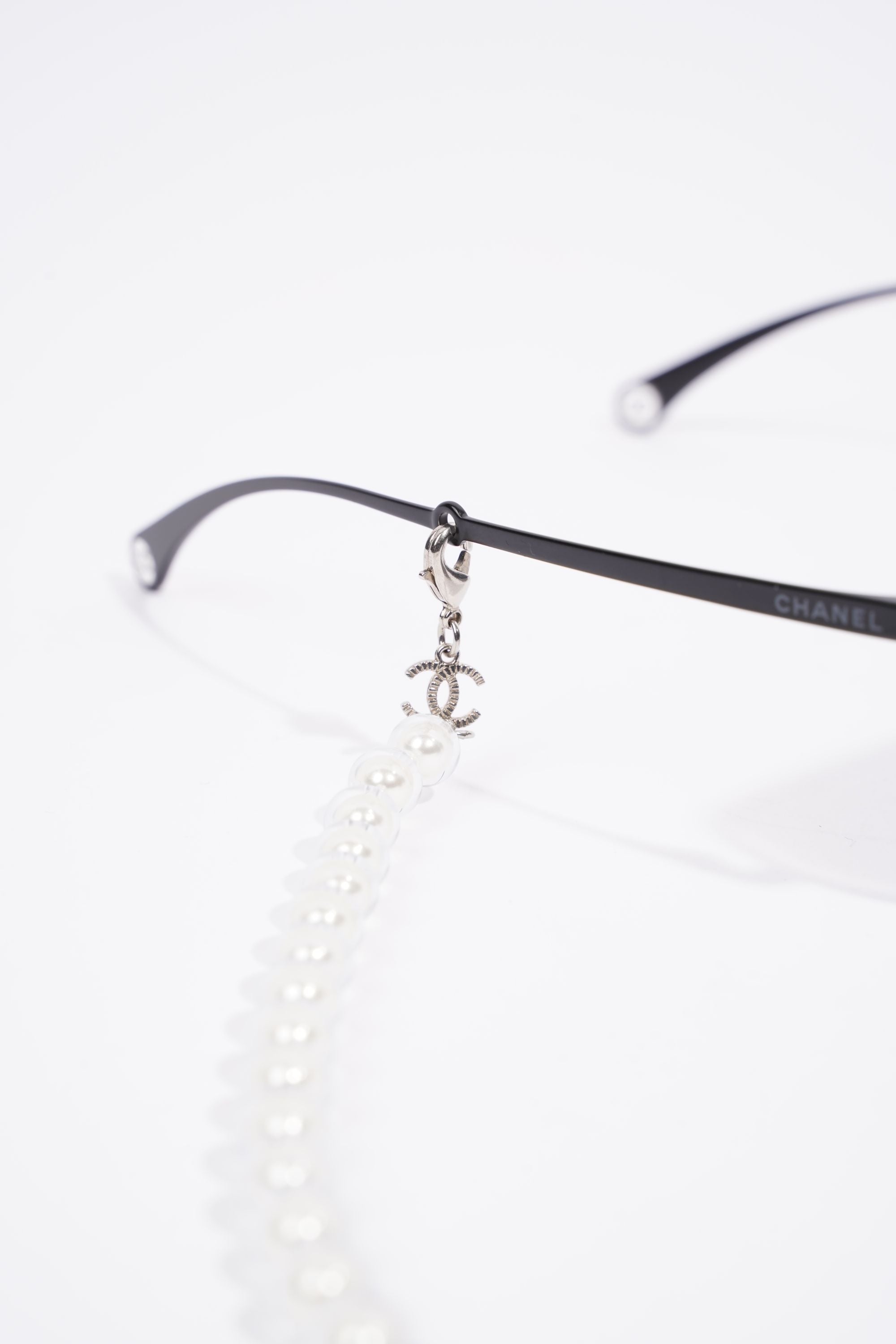 Chanel Pilot Sunglasses 4262 Black / Pearl Base Metal 140mm