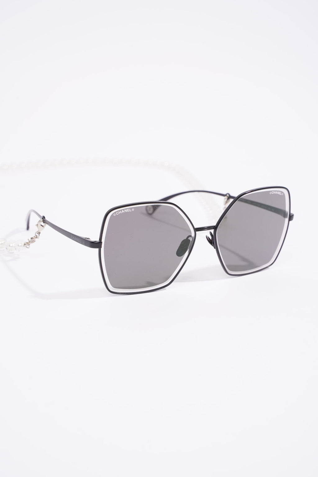 Chanel Pilot Sunglasses 4262 Black / Pearl Base Metal 140mm