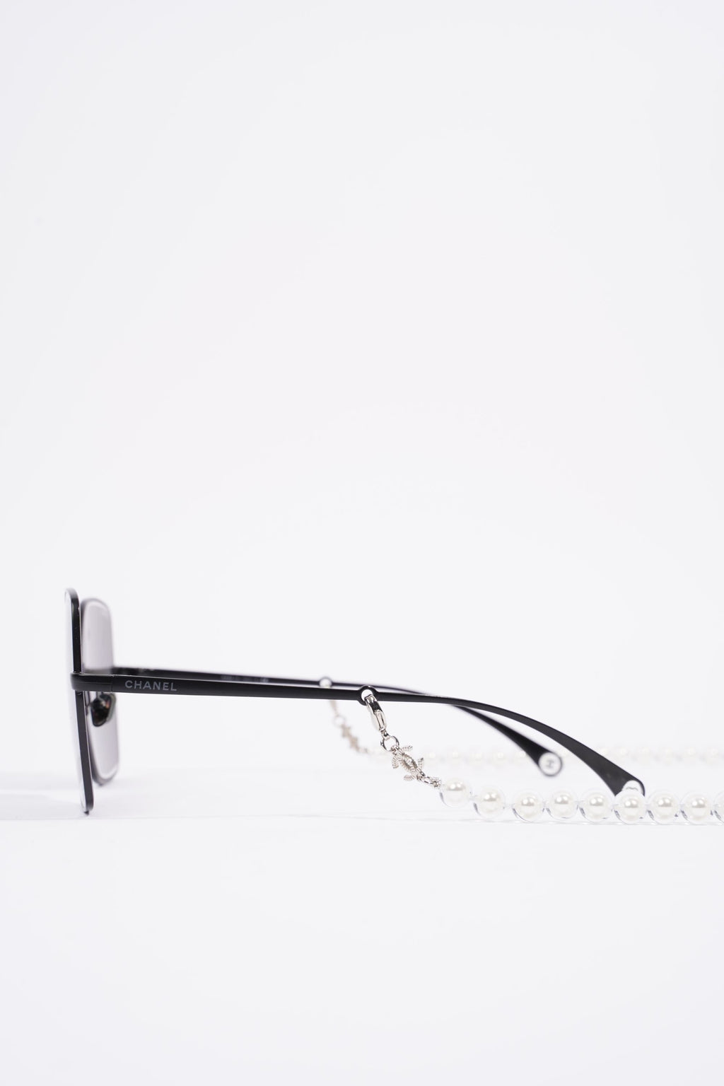 Chanel Pilot Sunglasses 4262 Black / Pearl Base Metal 140mm