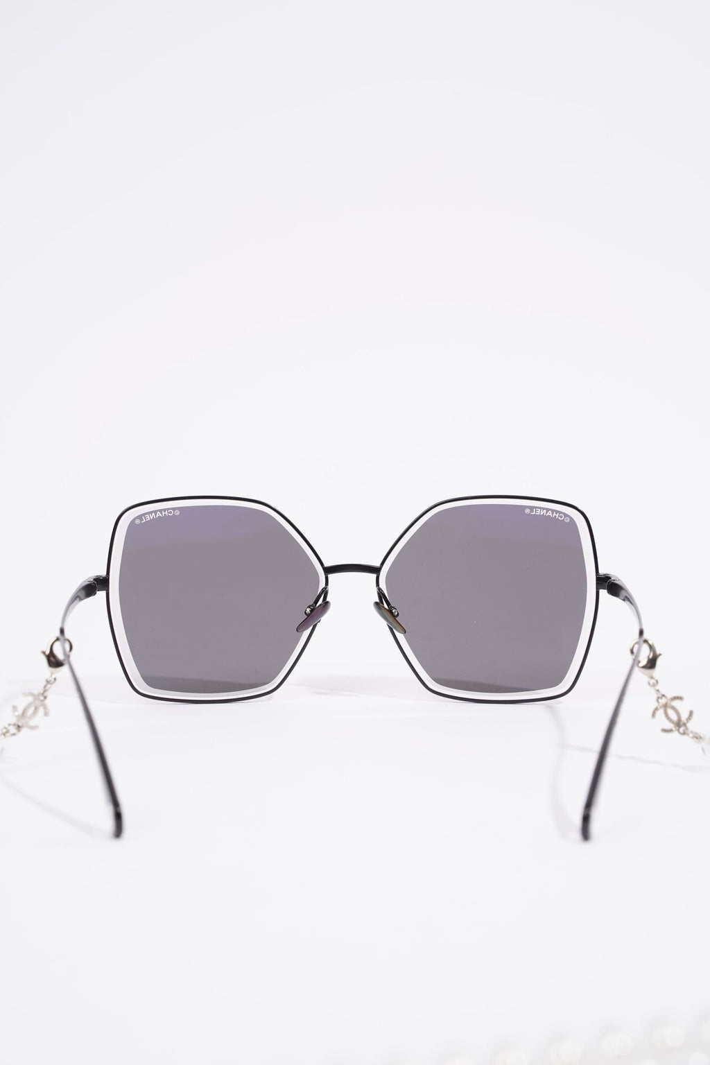 Chanel Pilot Sunglasses 4262 Black / Pearl Base Metal 140mm