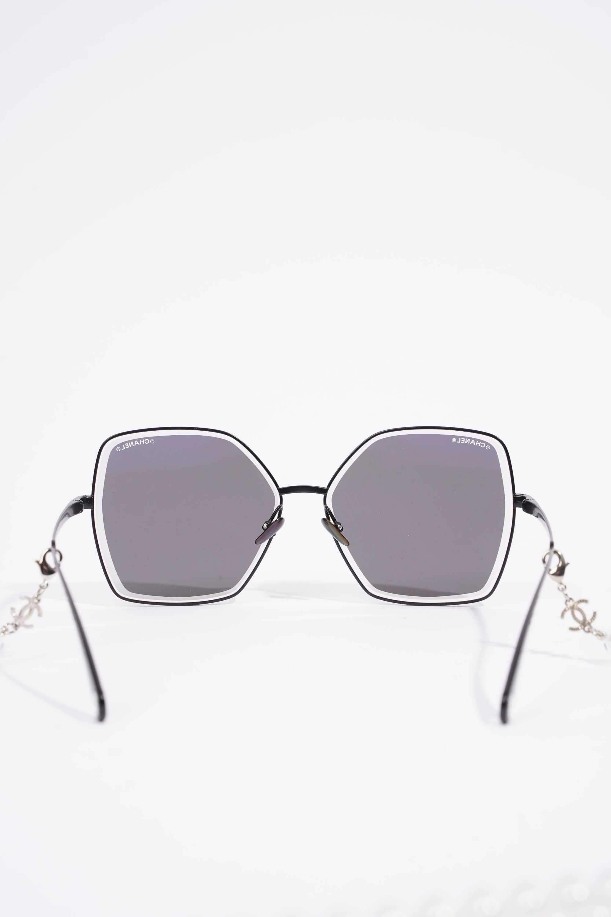 Chanel Pilot Sunglasses 4262 Black / Pearl Base Metal 140mm