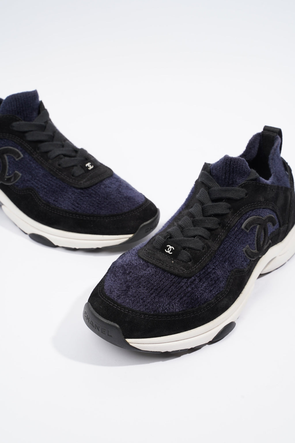 Chanel CC Logo Sneaker Navy / Black / White Fabric EU 39 UK 6