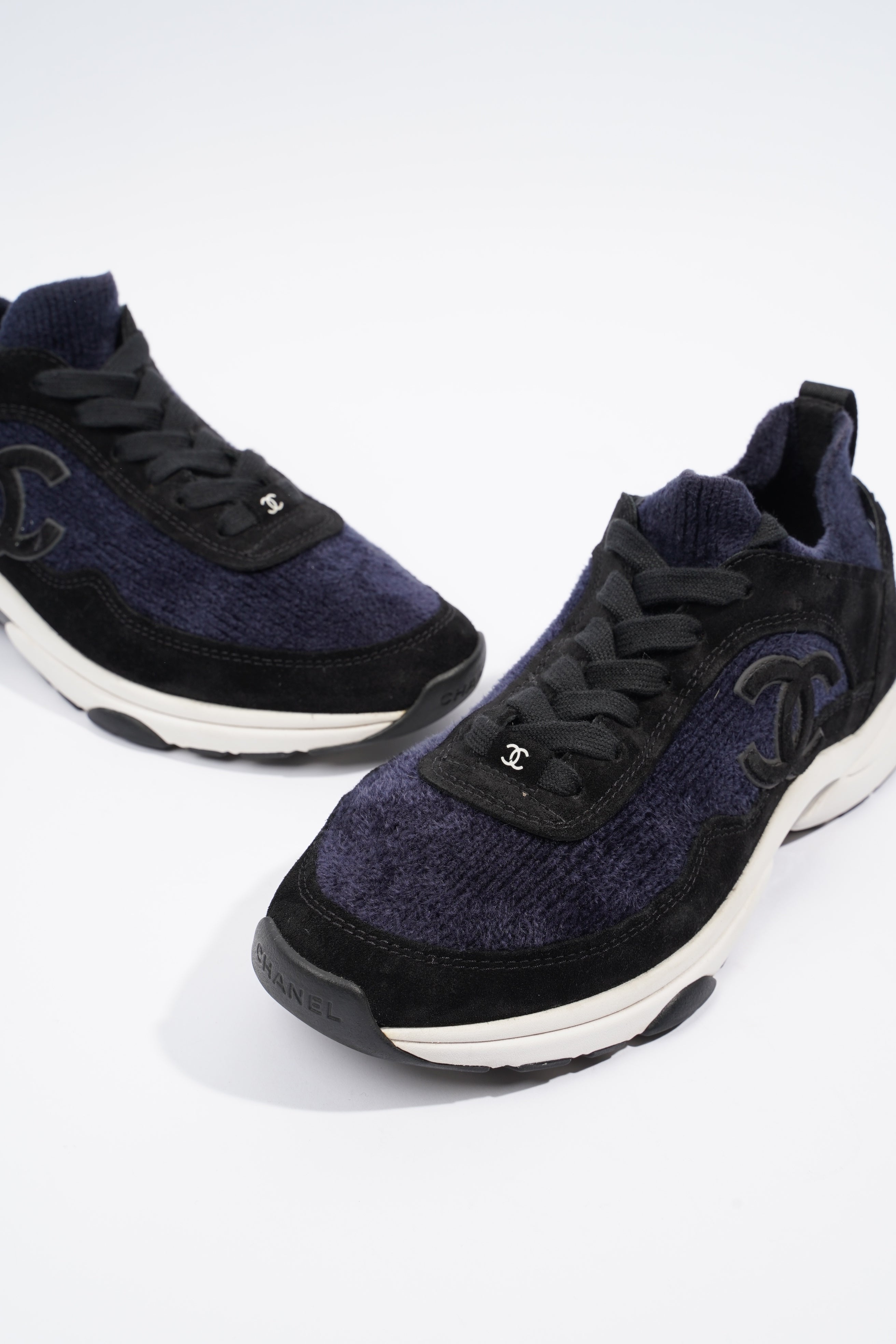 Chanel CC Logo Sneaker Navy / Black / White Fabric EU 39 UK 6