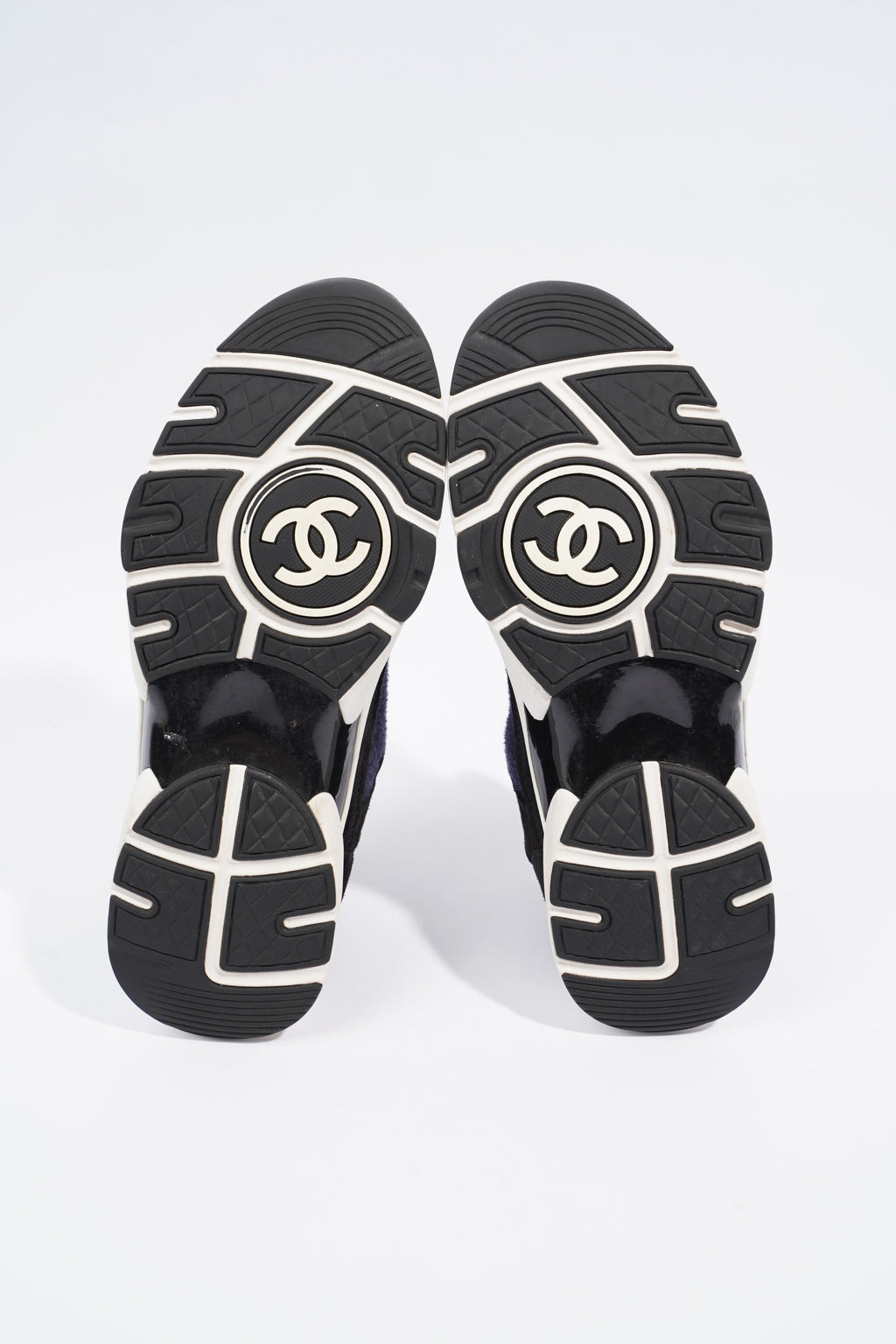 Chanel CC Logo Sneaker Navy / Black / White Fabric EU 39 UK 6