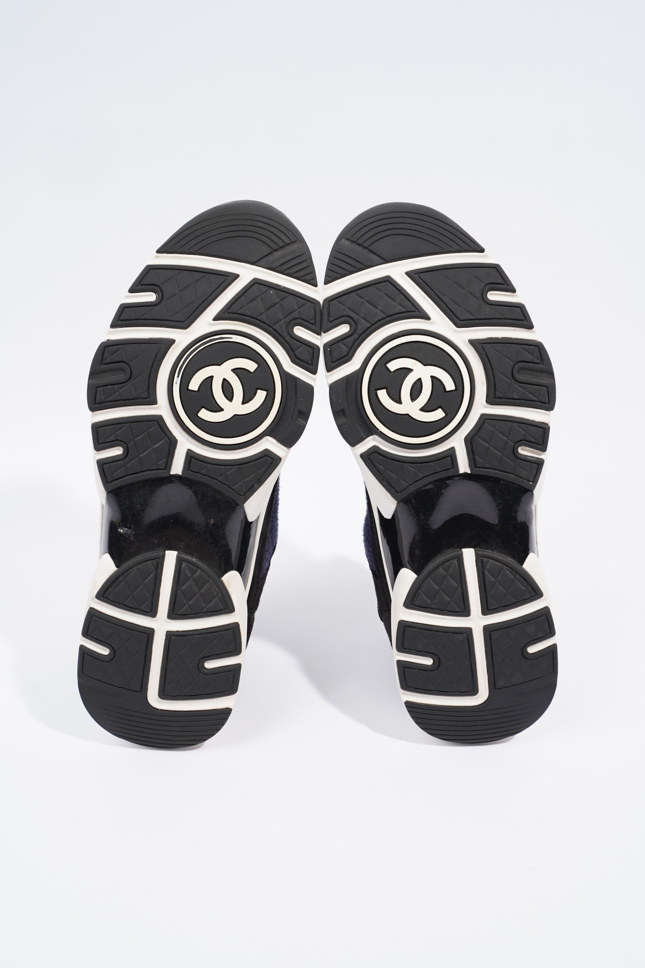 Chanel CC Logo Sneaker Navy / Black / White Fabric EU 39 UK 6