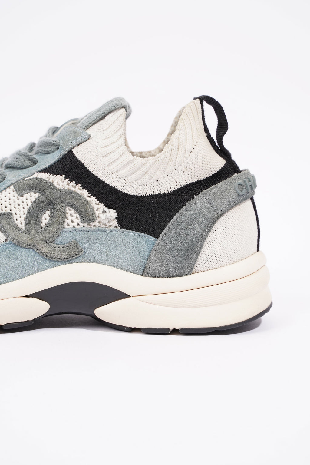 Chanel CC Logo Knit Sneaker White / Blue / Black Suede EU 38.5 UK 5.5