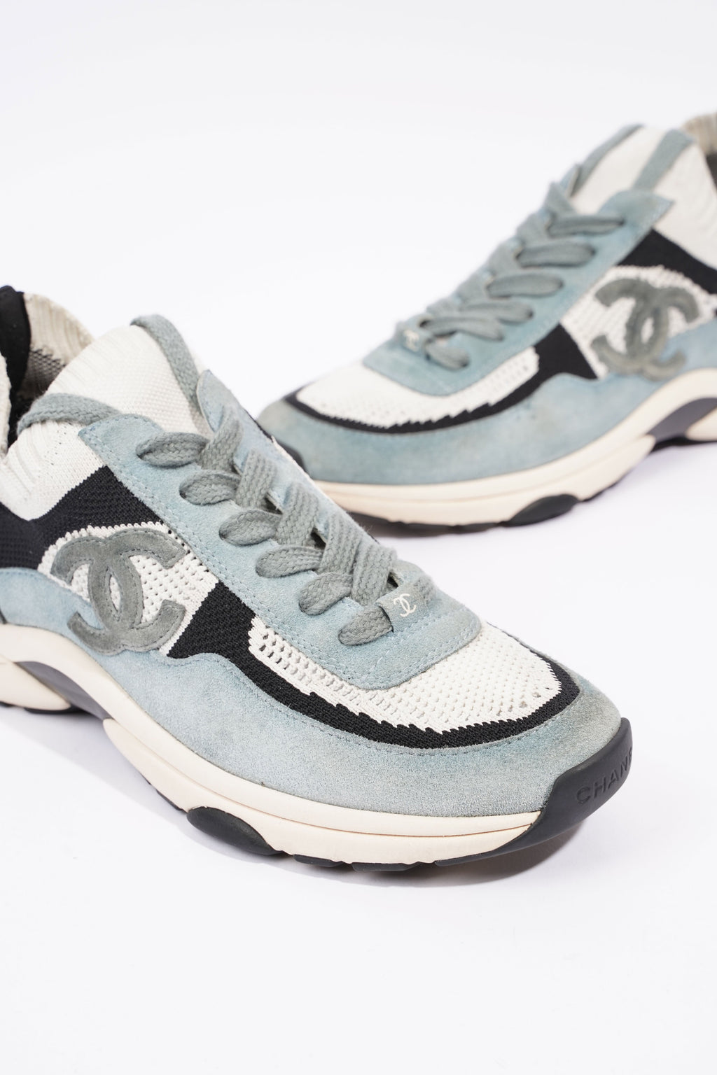 Chanel CC Logo Knit Sneaker White / Blue / Black Suede EU 38.5 UK 5.5
