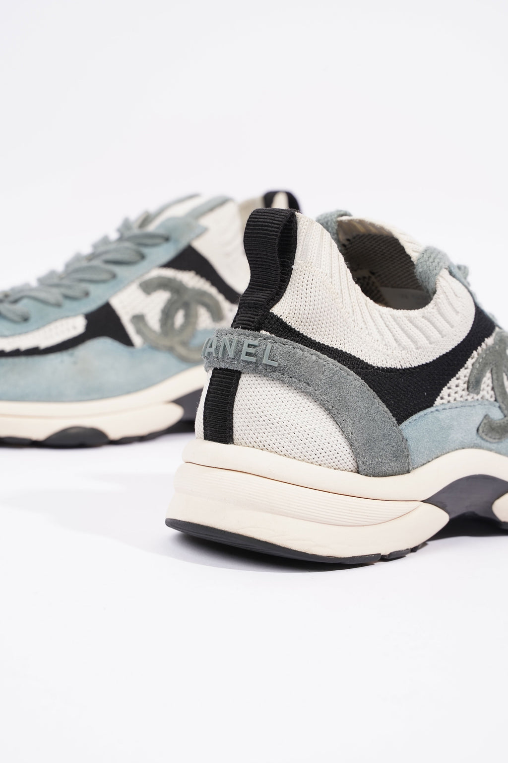 Chanel CC Logo Knit Sneaker White / Blue / Black Suede EU 38.5 UK 5.5