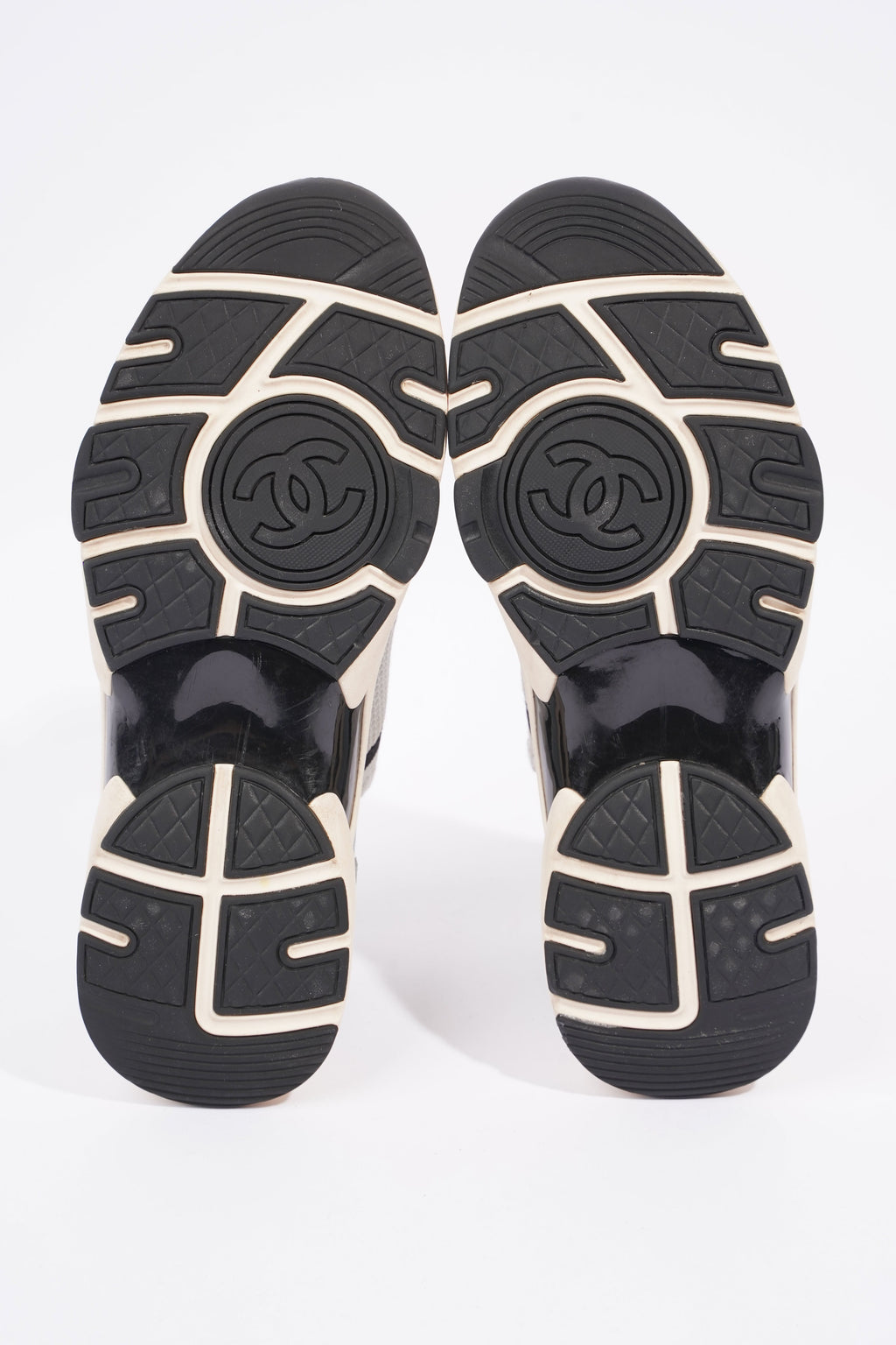 Chanel CC Logo Knit Sneaker White / Blue / Black Suede EU 38.5 UK 5.5
