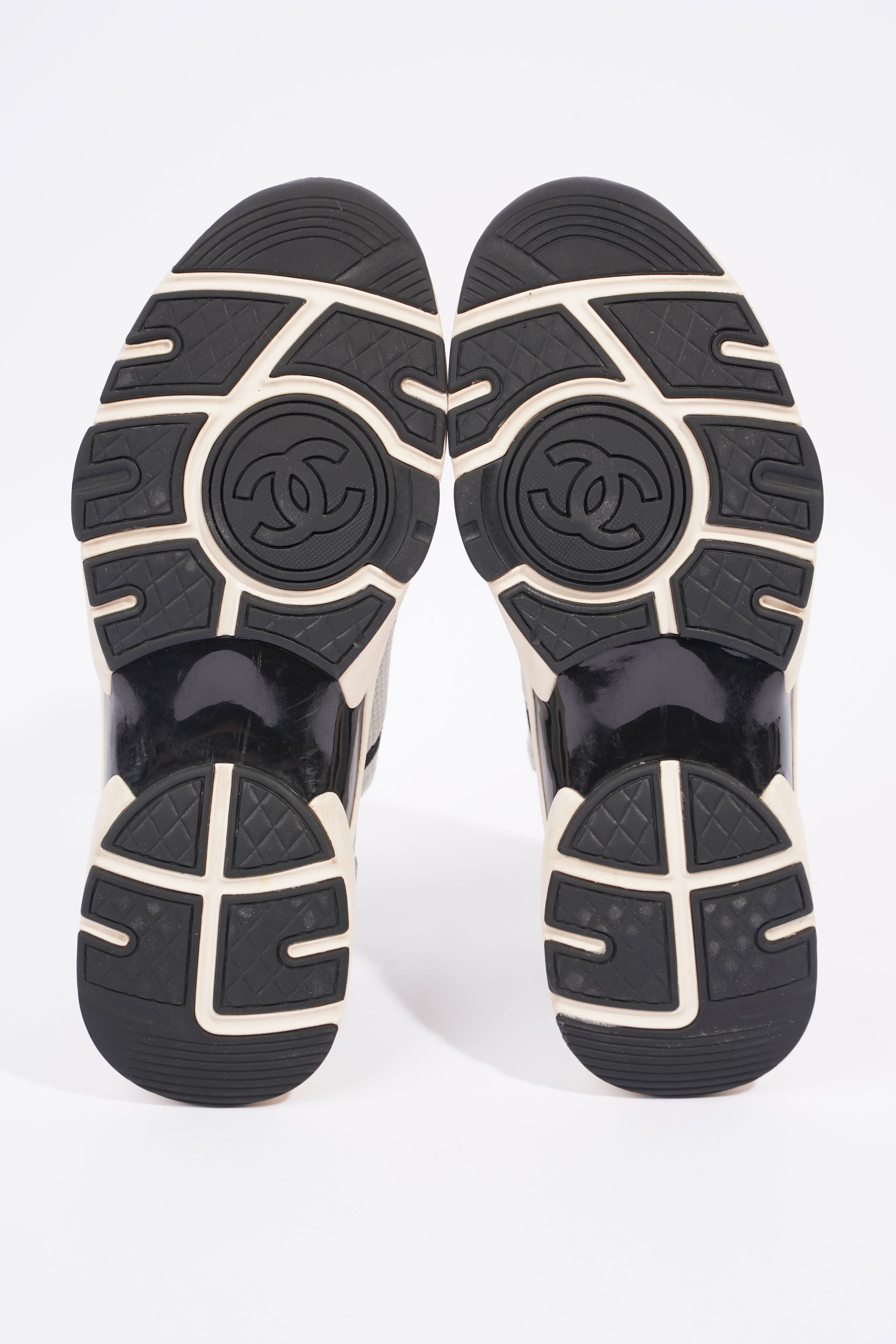 Chanel CC Logo Knit Sneaker White / Blue / Black Suede EU 38.5 UK 5.5