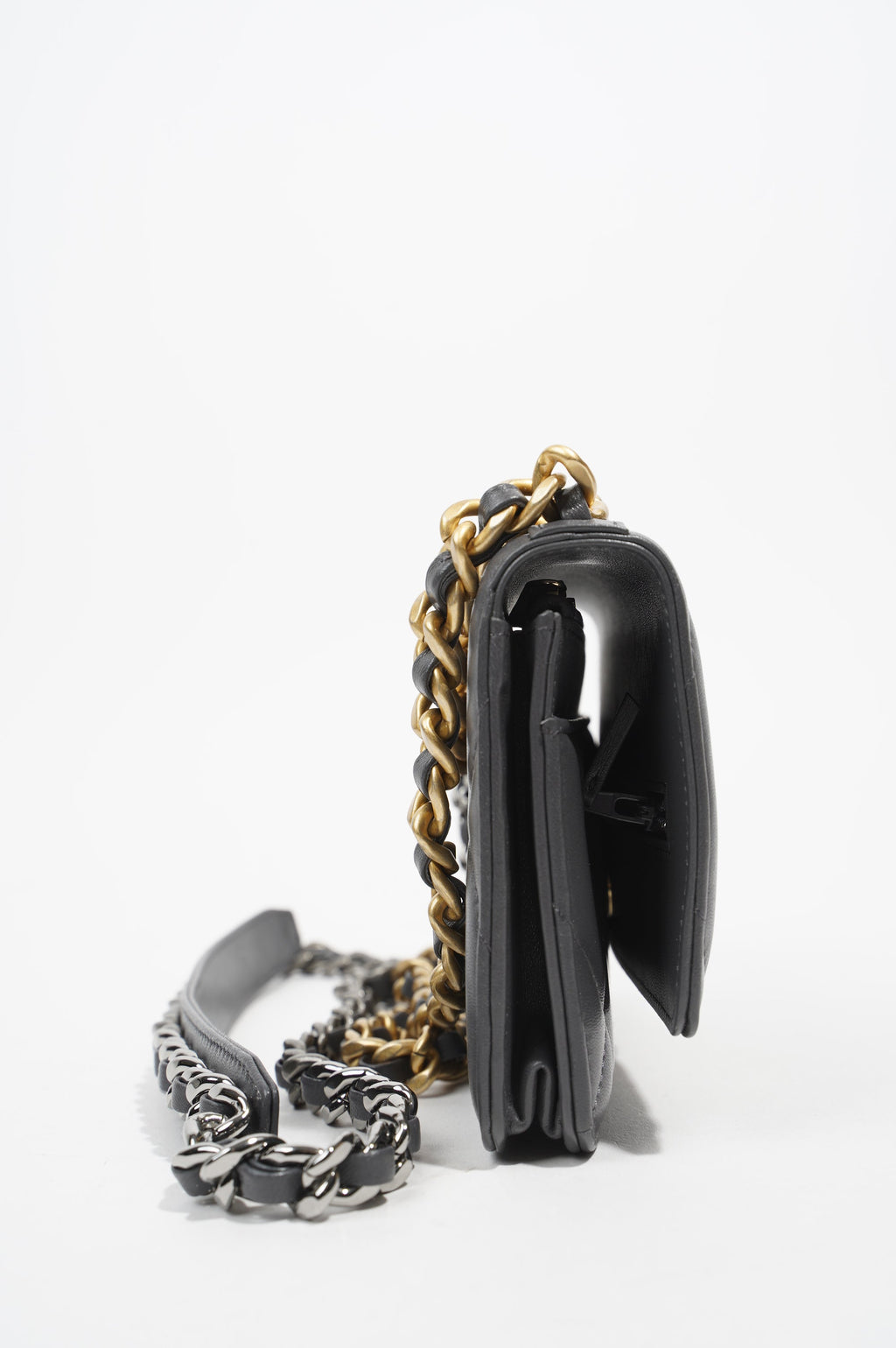 Chanel Womens 19 Wallet On Chain