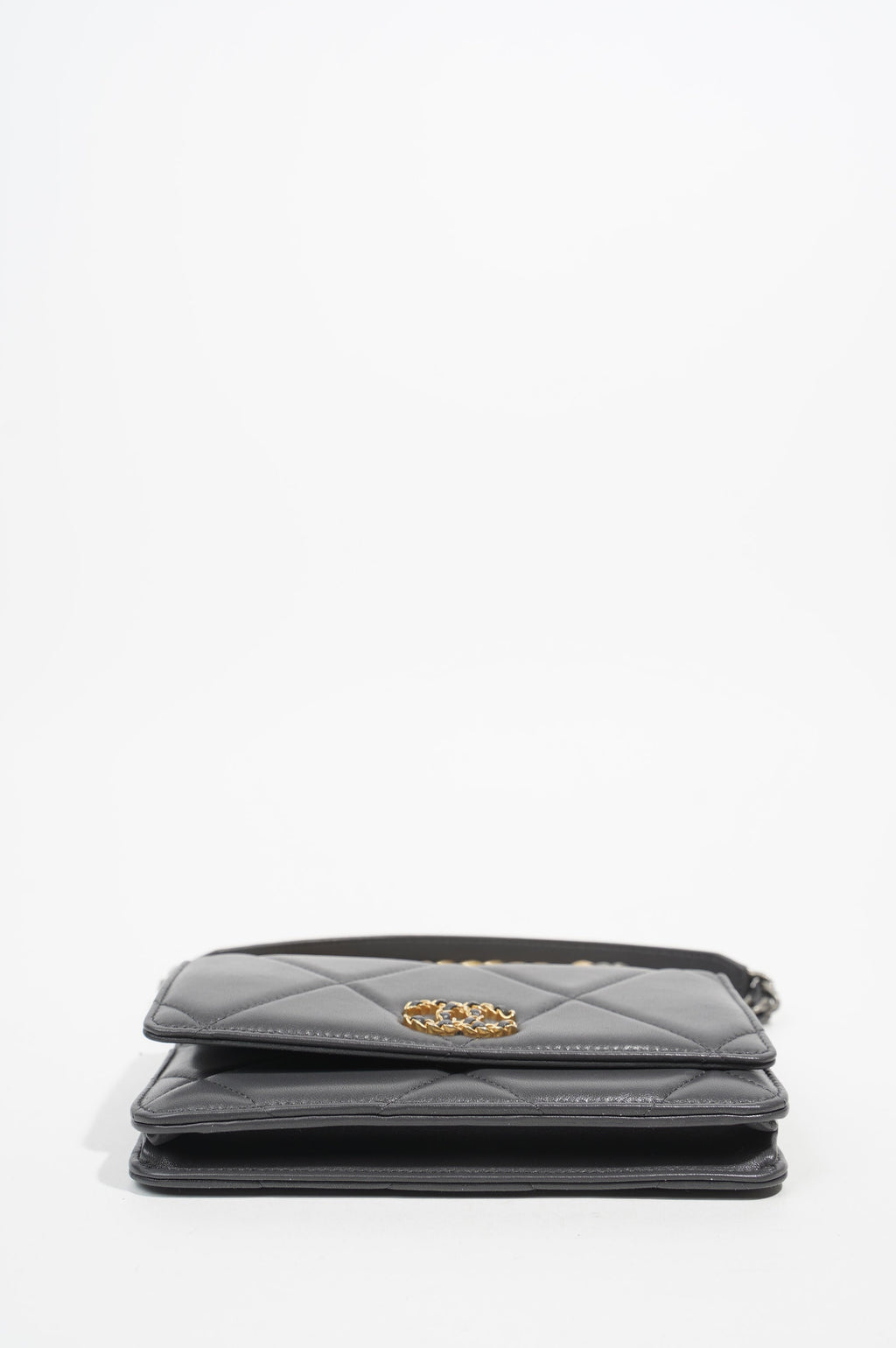 Chanel Womens 19 Wallet On Chain