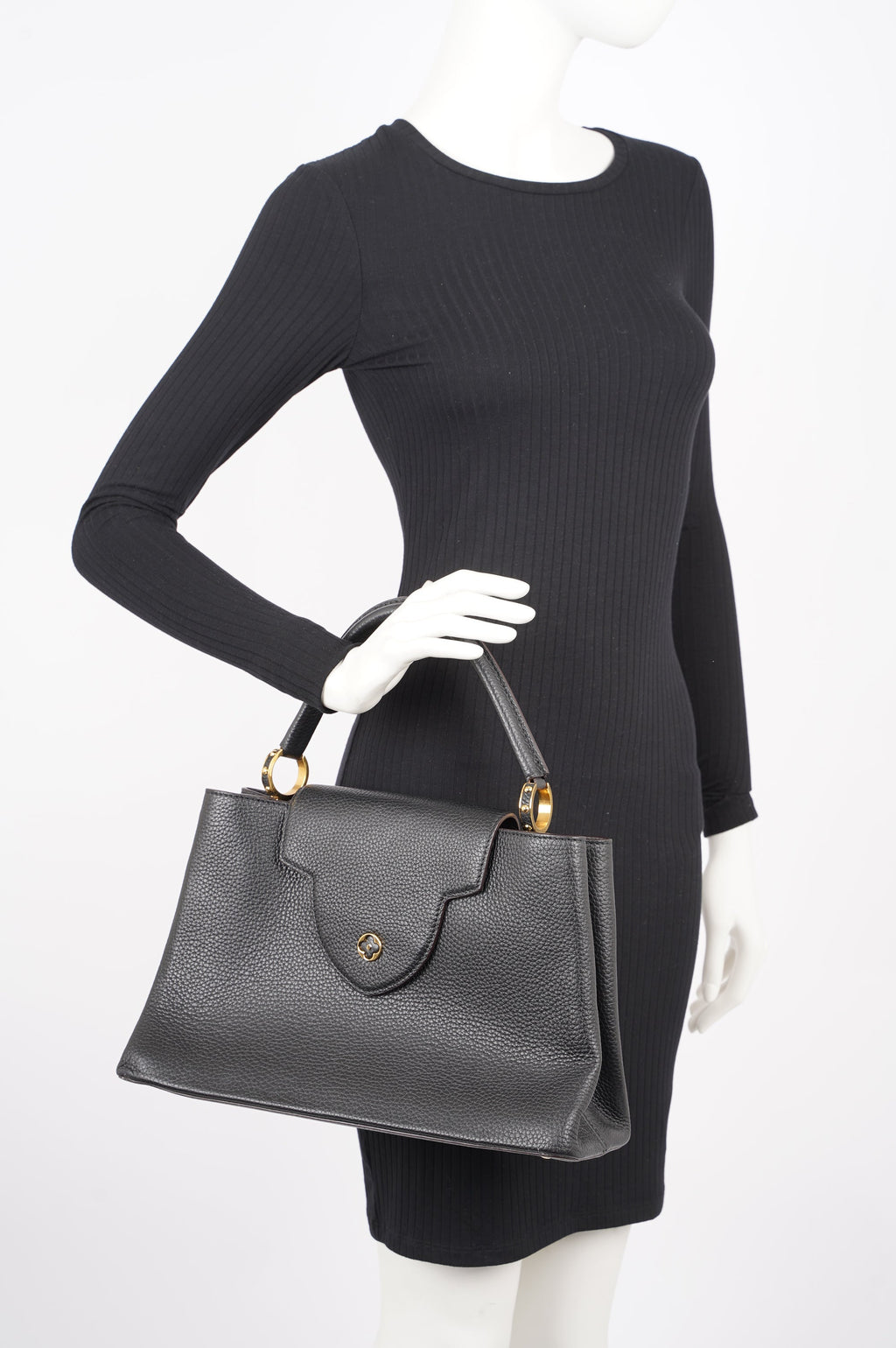 Louis Vuitton Womens Capucines Black Taurillon Leather MM