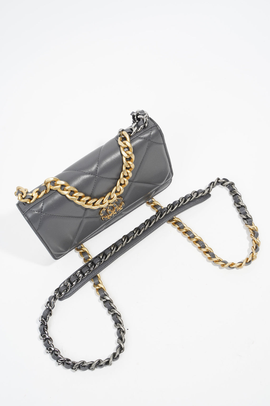 Chanel Womens 19 Wallet On Chain