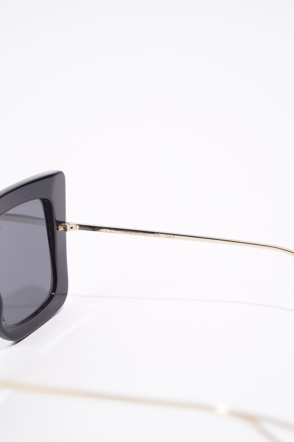 Gucci Womens GG0435S Sunglasses Black / Gold 140