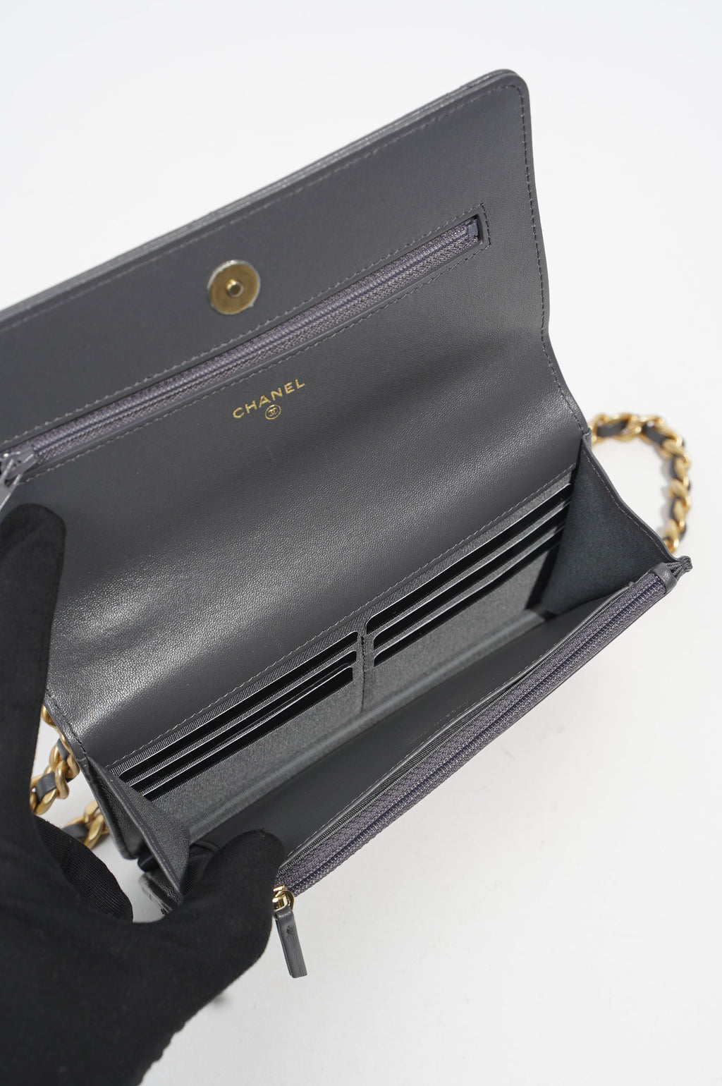 Chanel Womens 19 Wallet On Chain