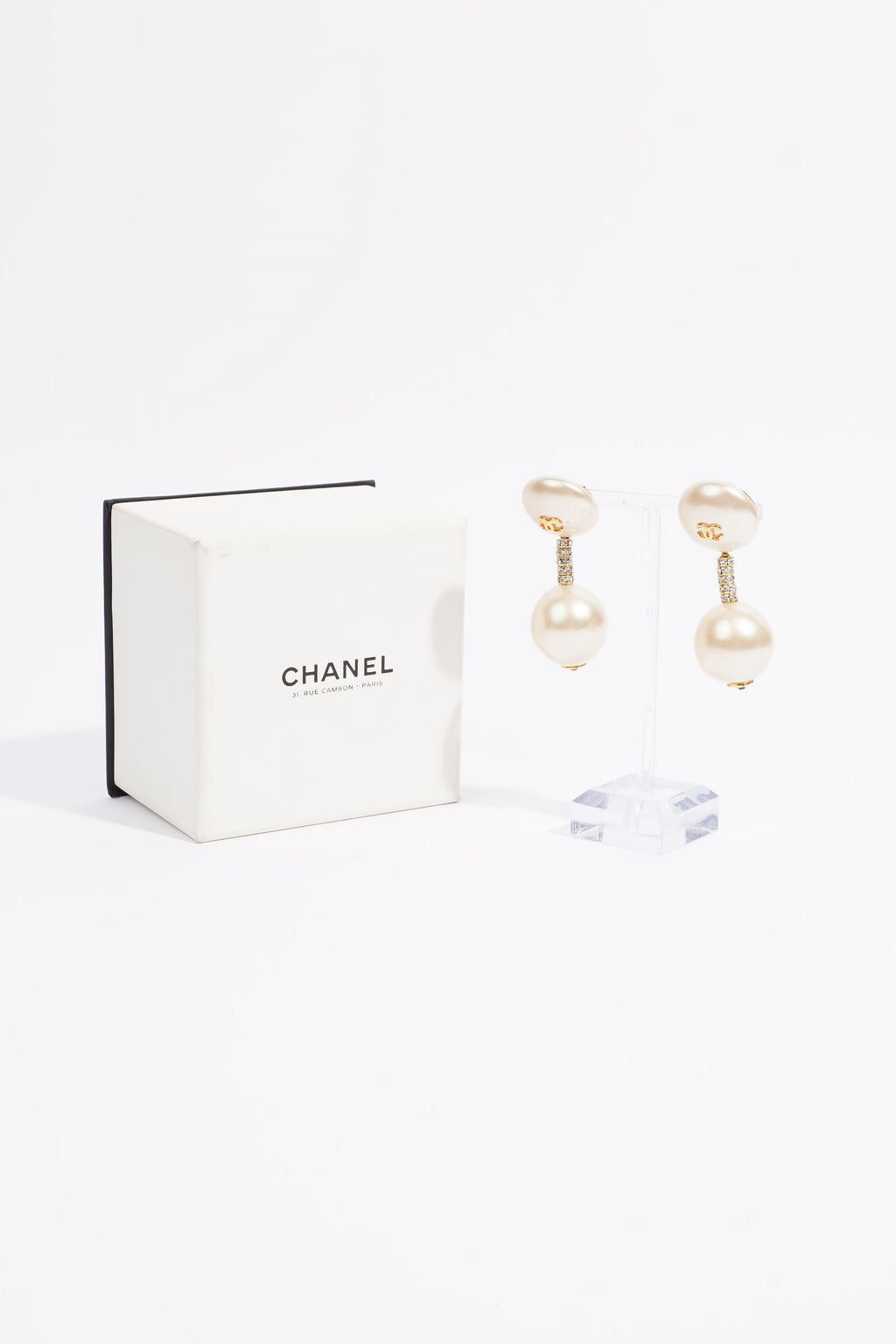 Chanel Pearl Pendant Earrings