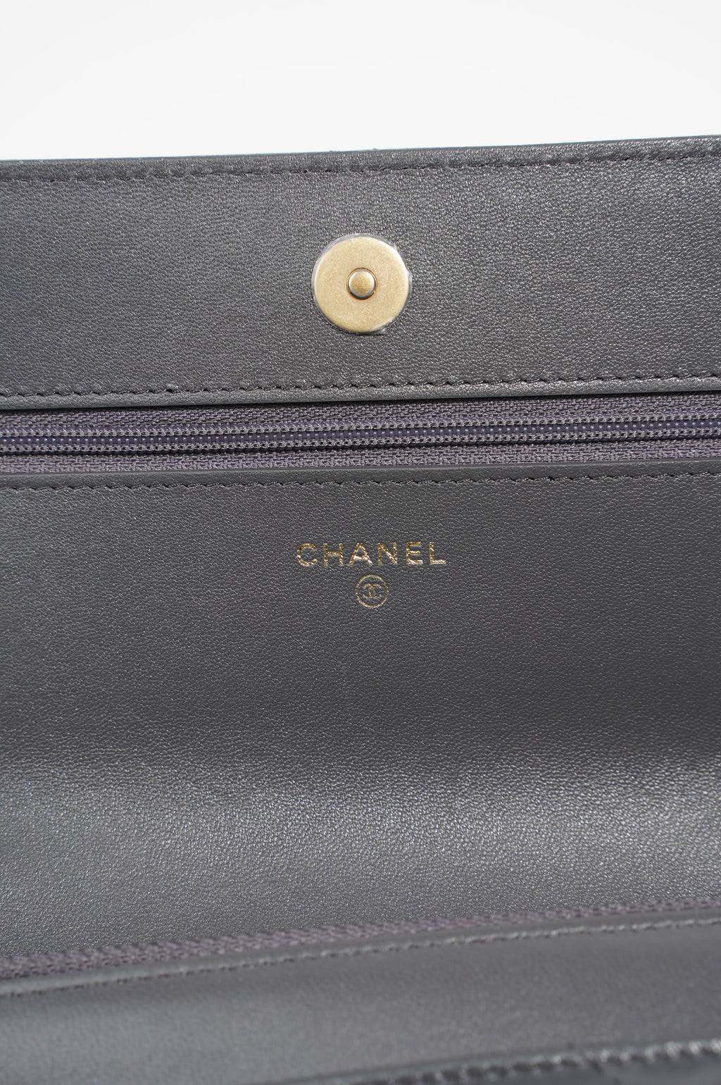 Chanel Womens 19 Wallet On Chain