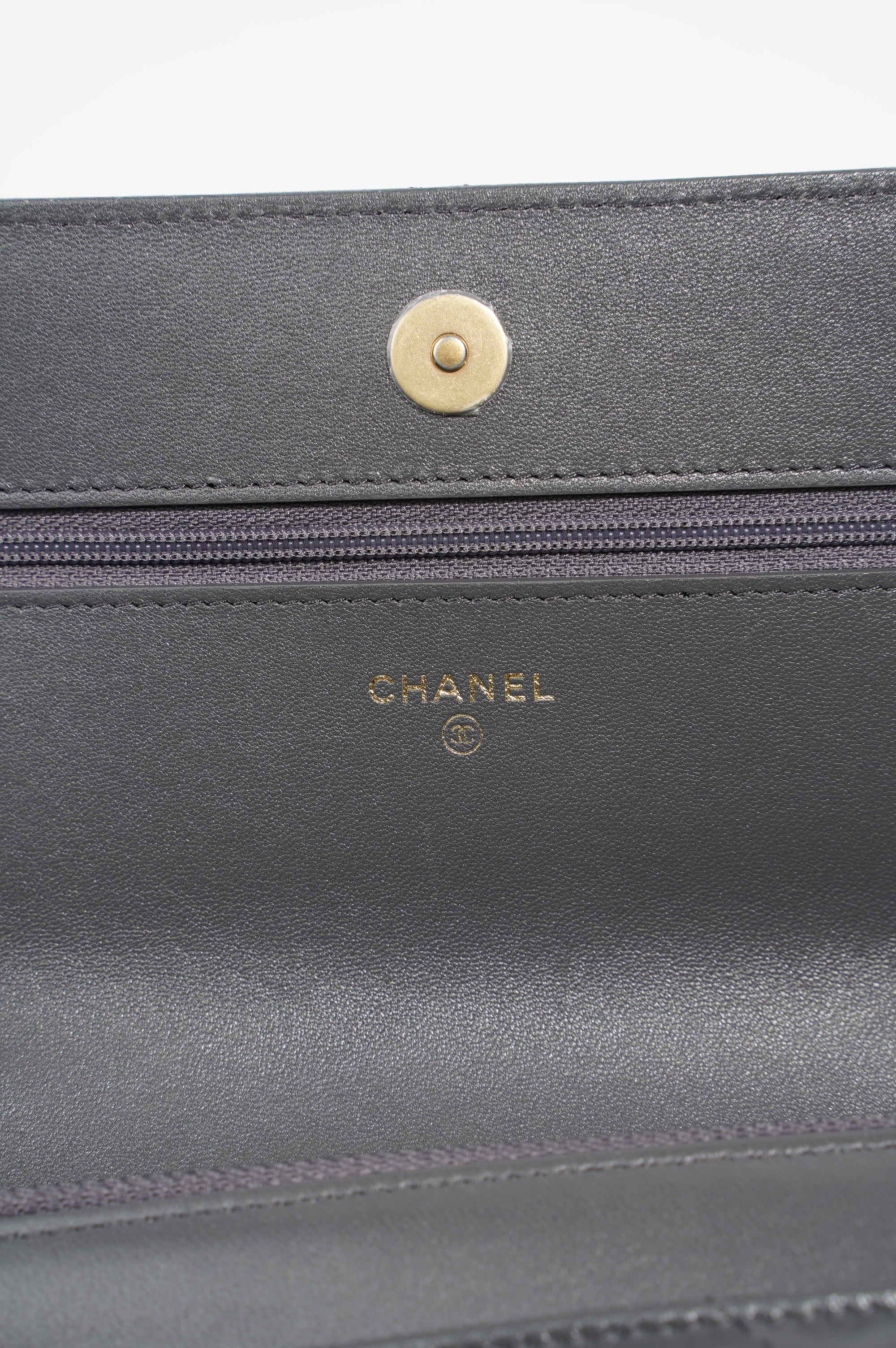 Chanel Womens 19 Wallet On Chain