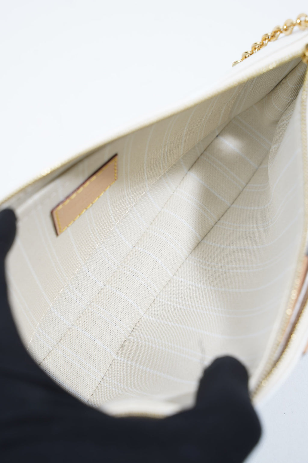 Louis Vuitton Womens Multi Pochette By The Pool