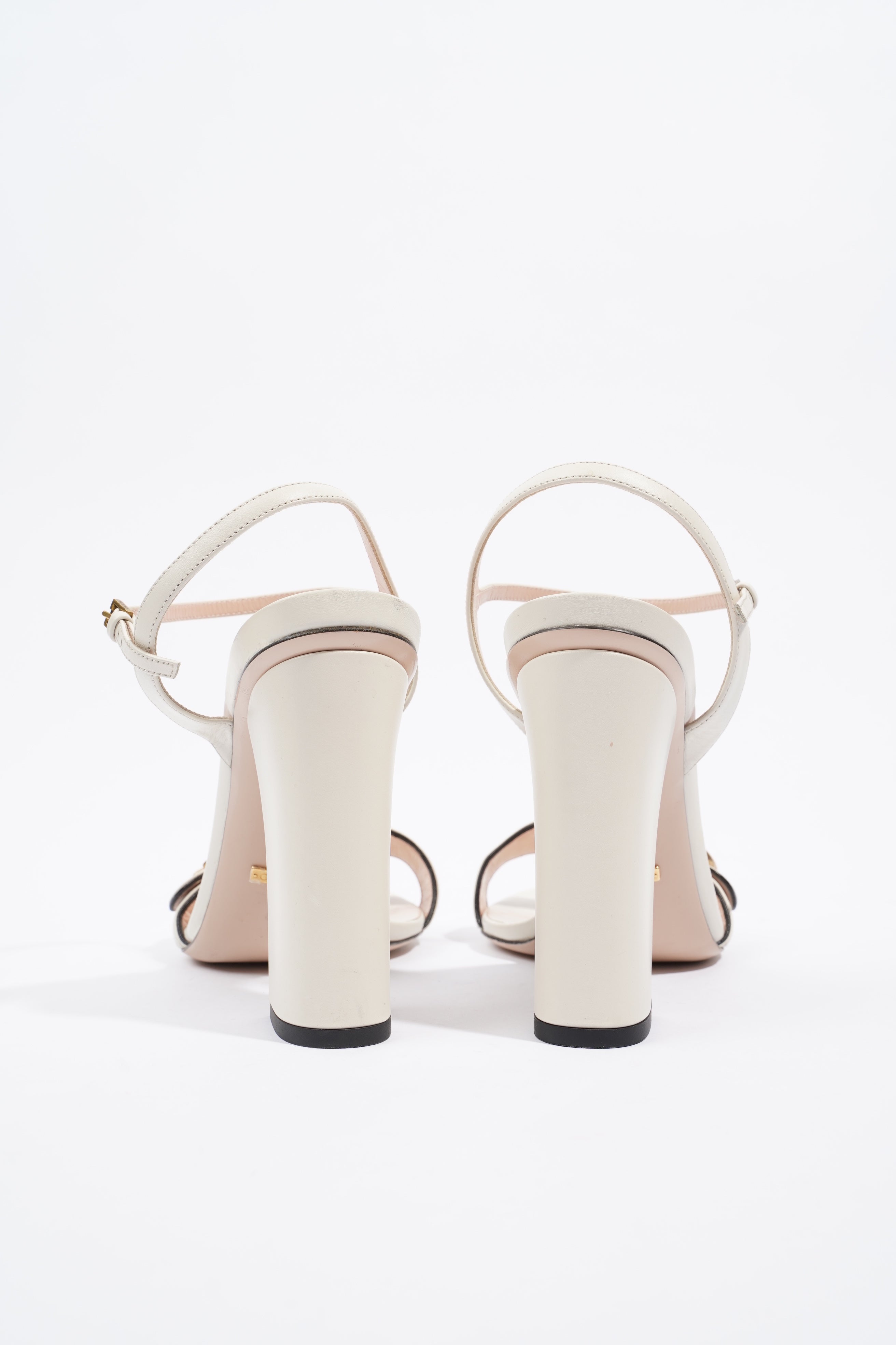Gucci Leather Sandal With Double G White / Gold EU 40 / UK 7