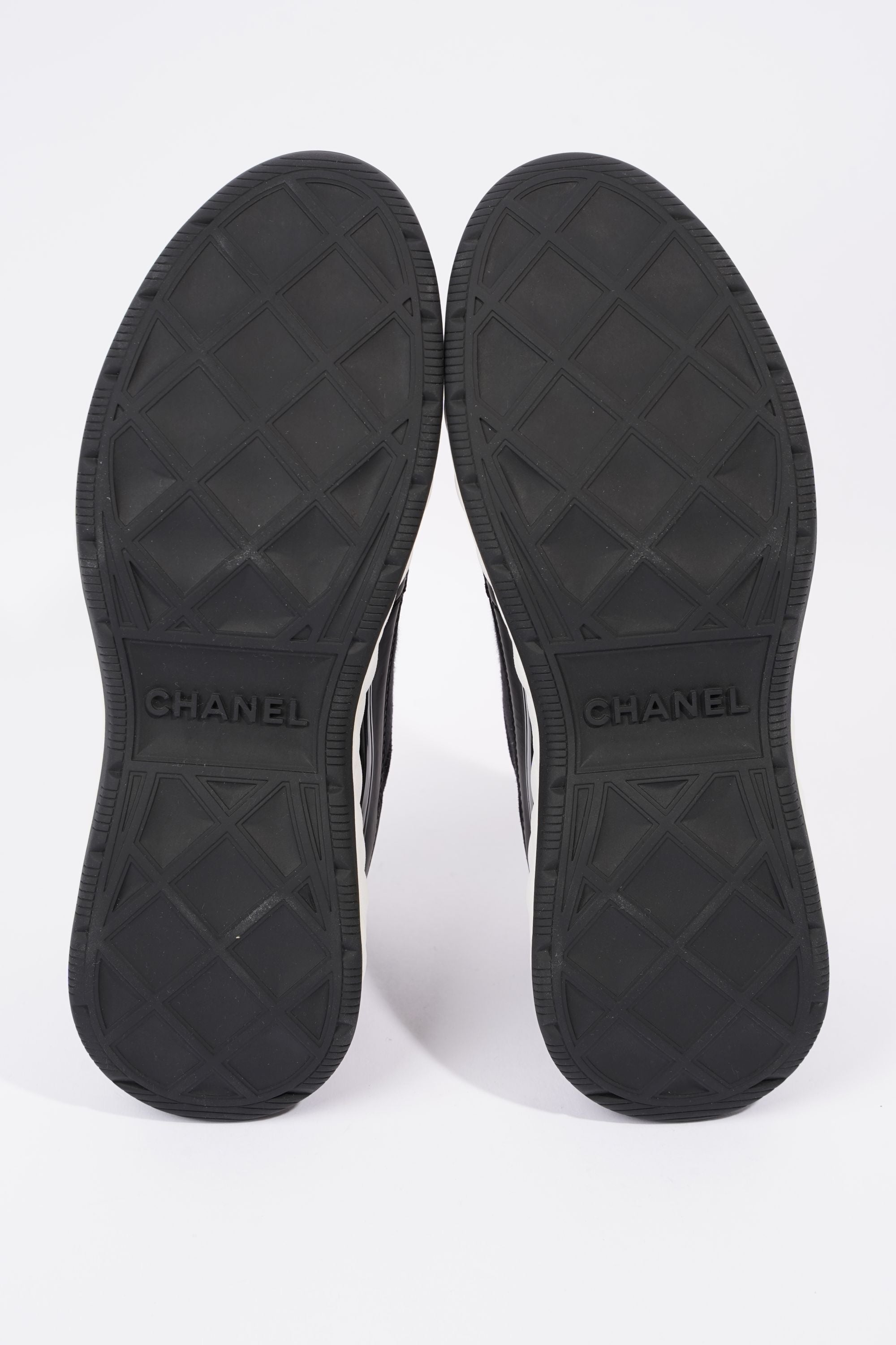 Chanel CC Logo Runners Black / White EU 40 / UK 7