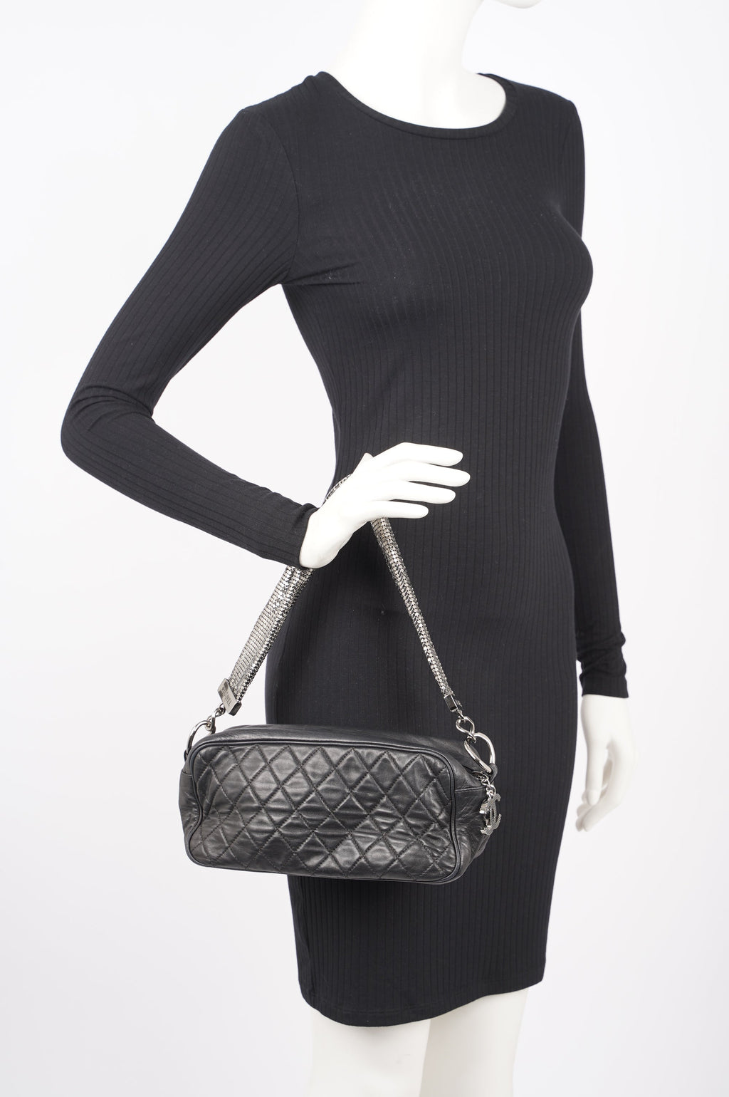 Chanel Womens Lambskin Quilted Leather Shoulder Bag Black