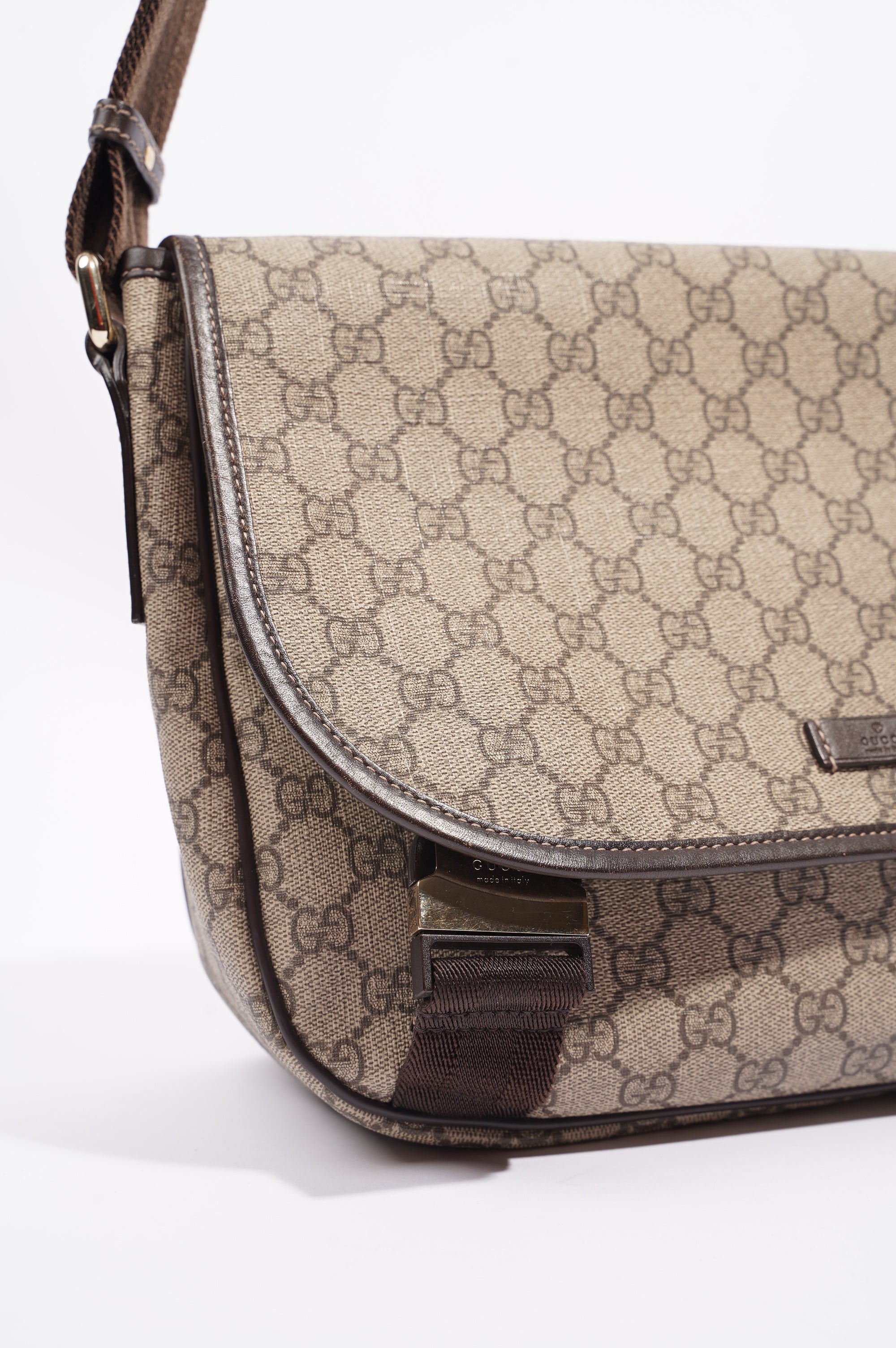 Gucci Womens Messenger Bag Supreme / Brown