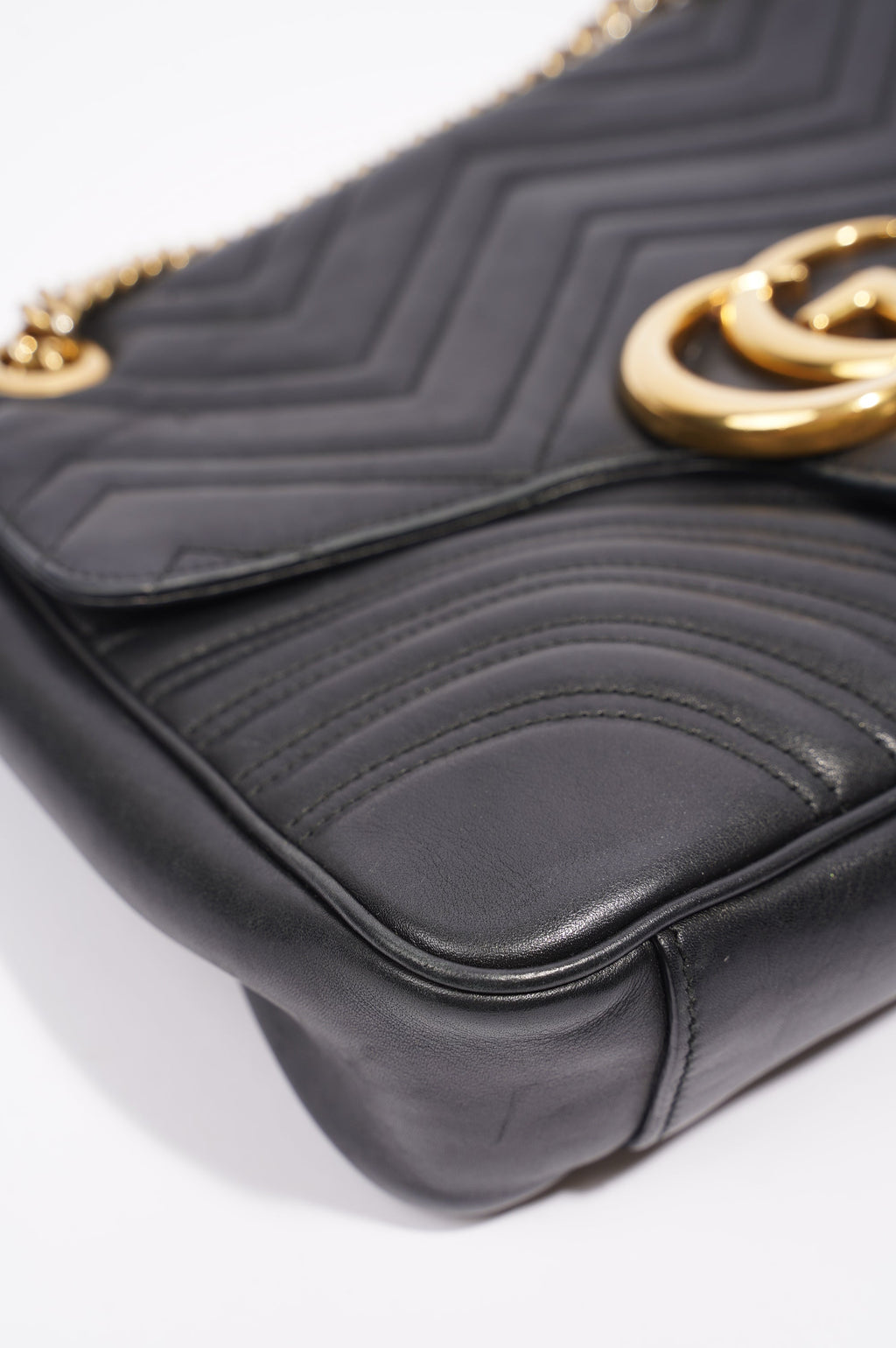 Gucci Womens Marmont Flap Bag Black Leather Medium