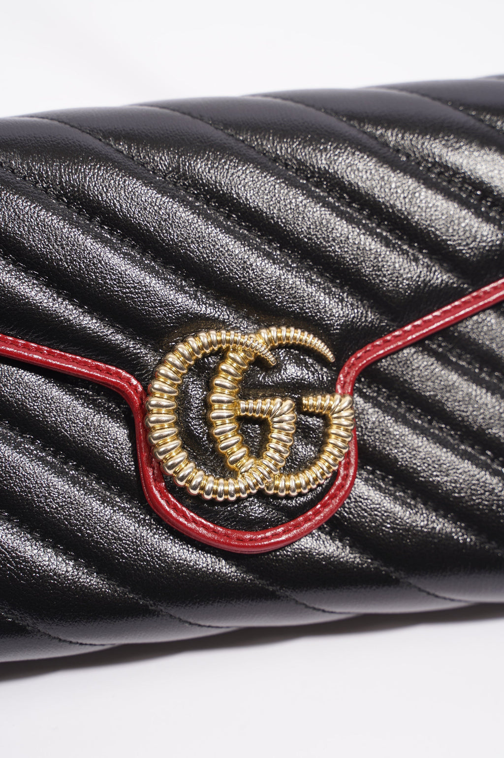 Gucci Womens Marmont Flap Chain Wallet Black / Red