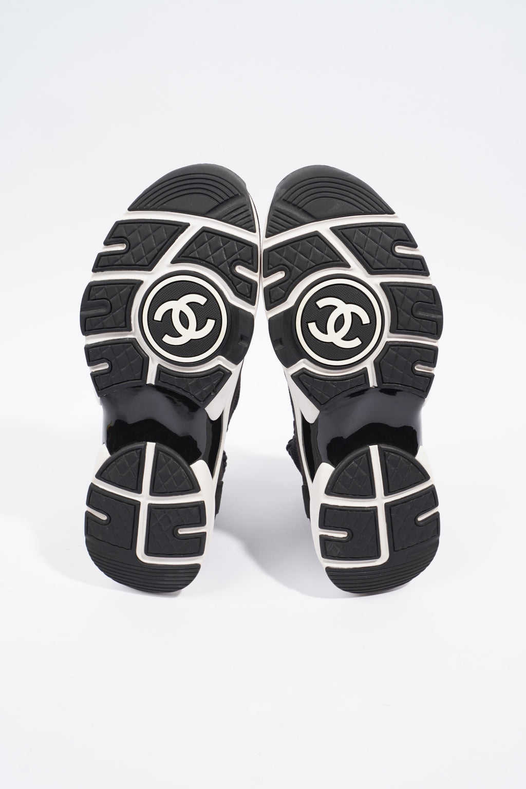 Chanel CC Knit Sneaker Black / White EU 37 / UK 4