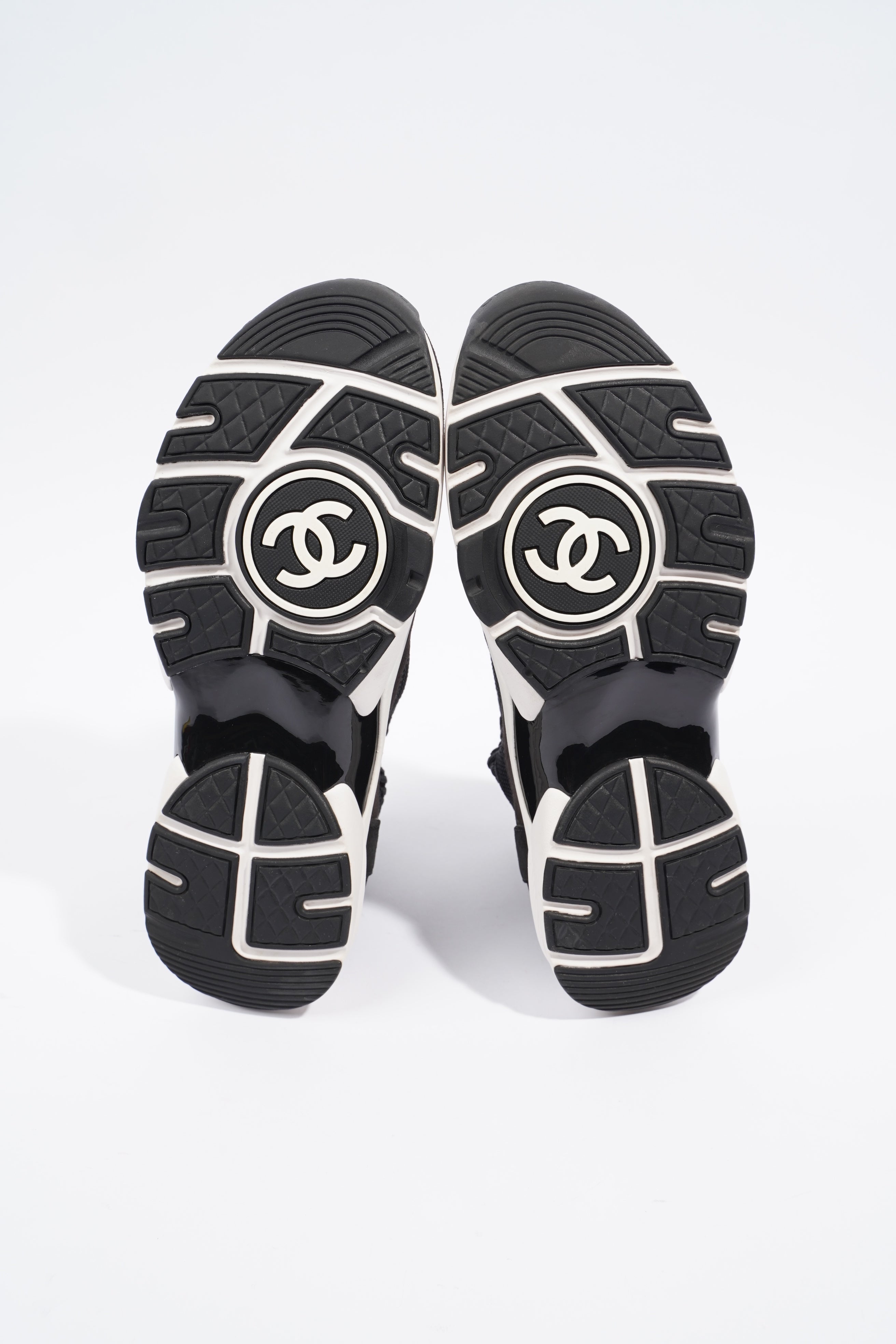 Chanel CC Knit Sneaker Black / White EU 37 / UK 4