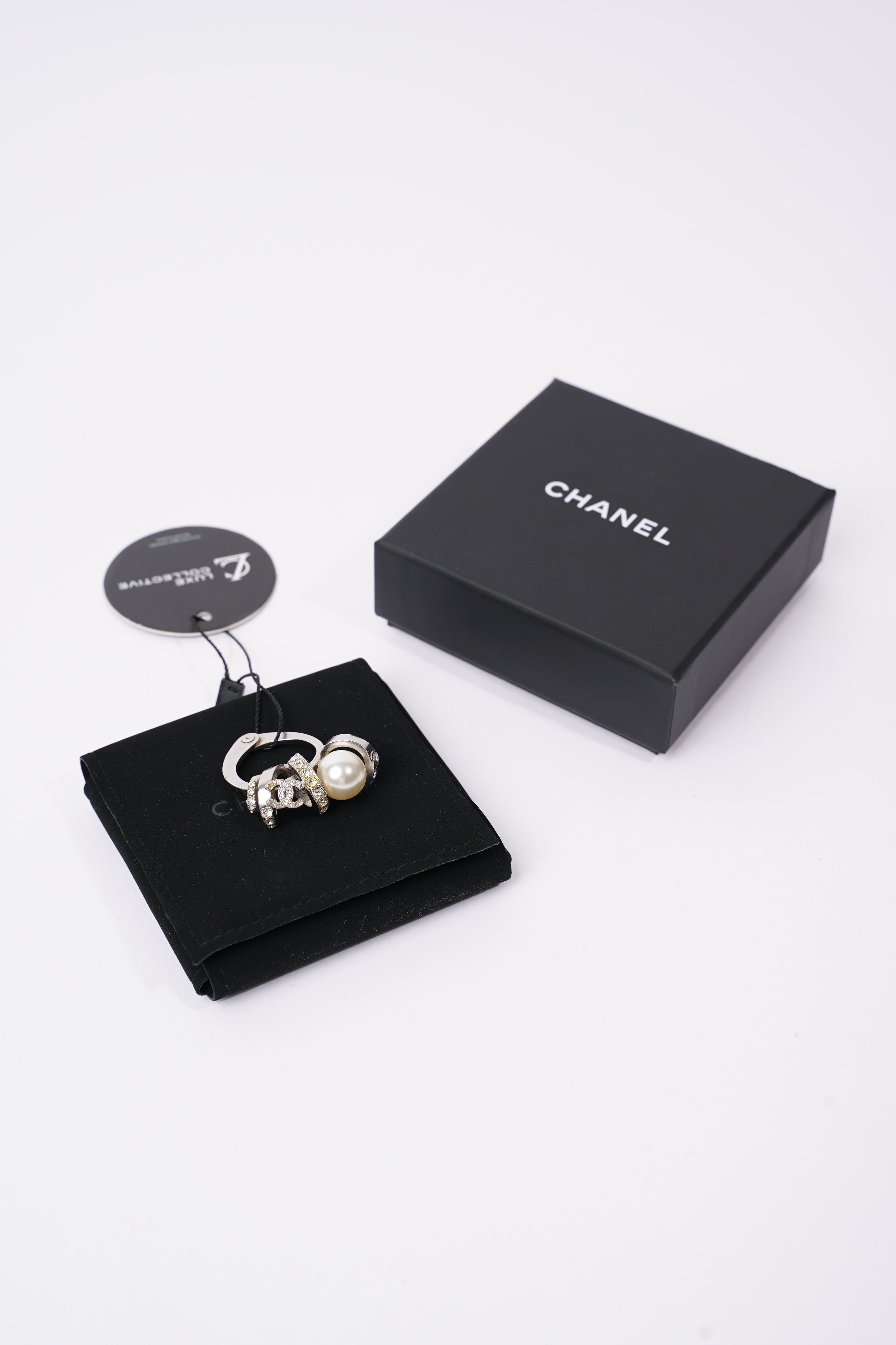 Chanel Womens Multi Ring Silver / Pearl / Crystal 54