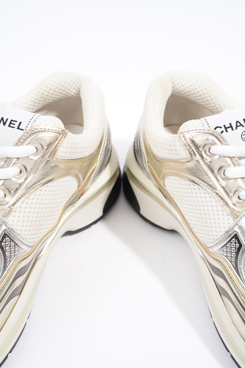 Chanel Womens CC Logo White / Gold EU 39.5 / UK 6.5