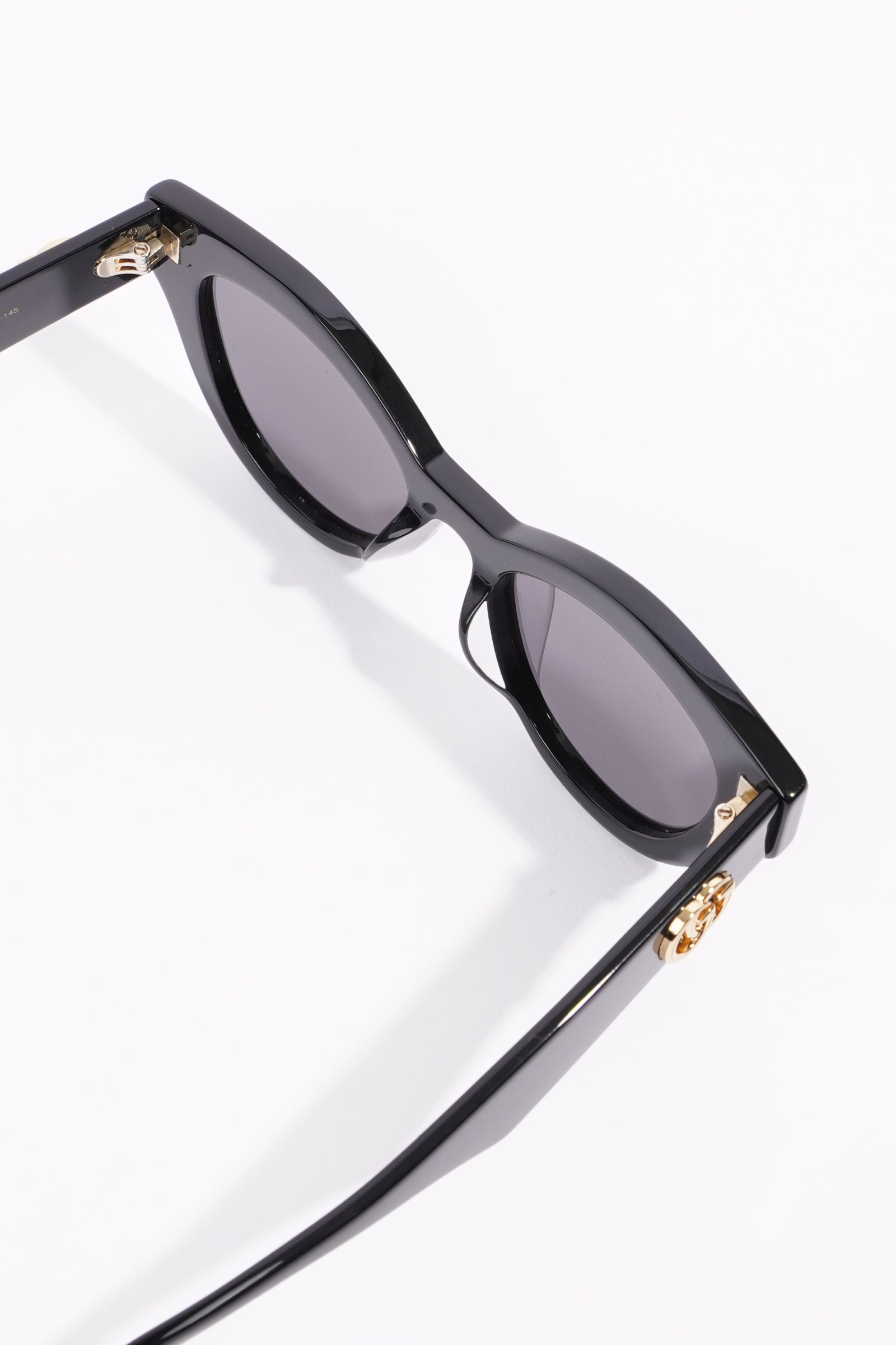 Gucci Cat Eye Sunglasses Black Acetate 145