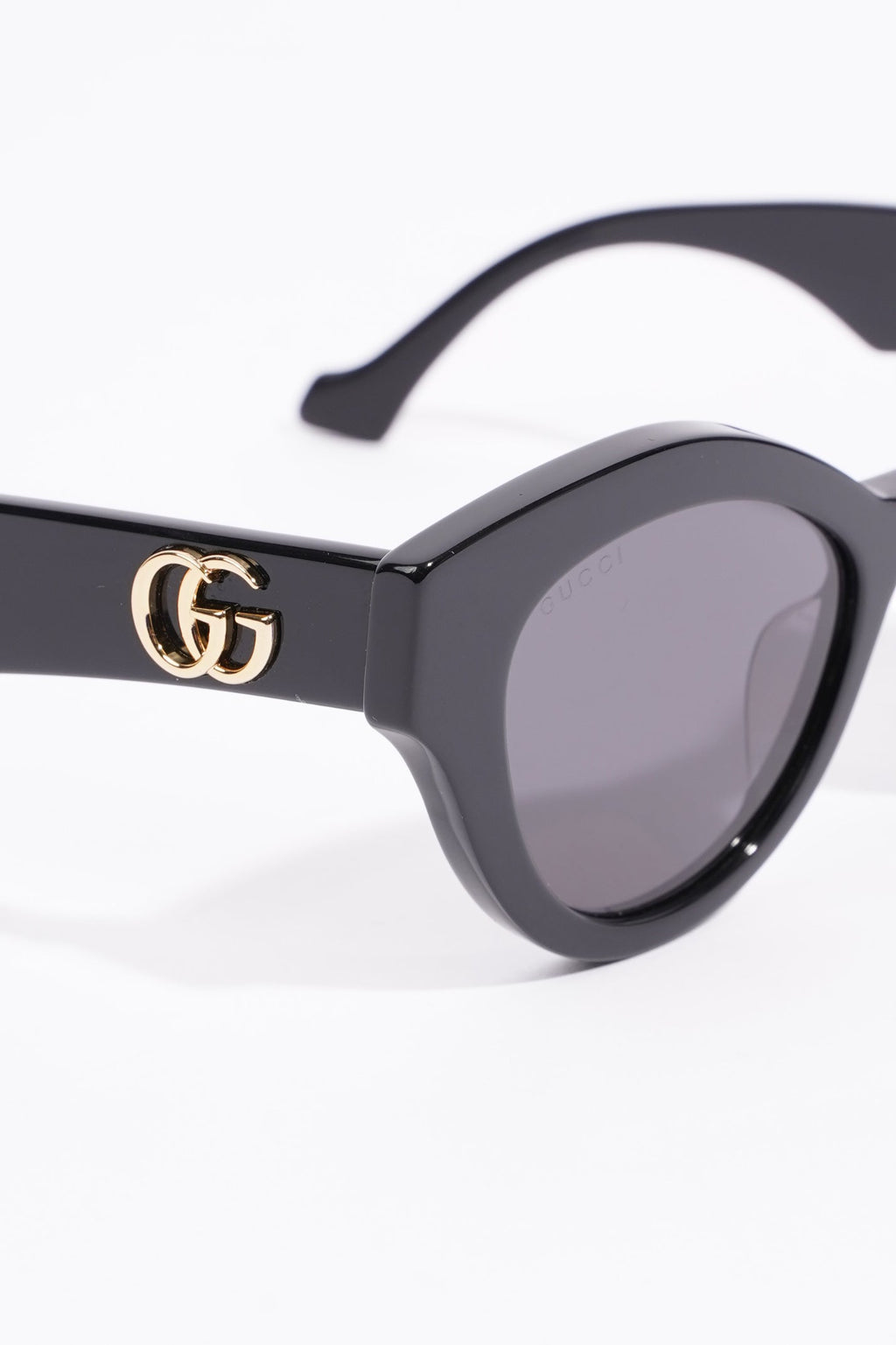 Gucci Cat Eye Sunglasses Black Acetate 145