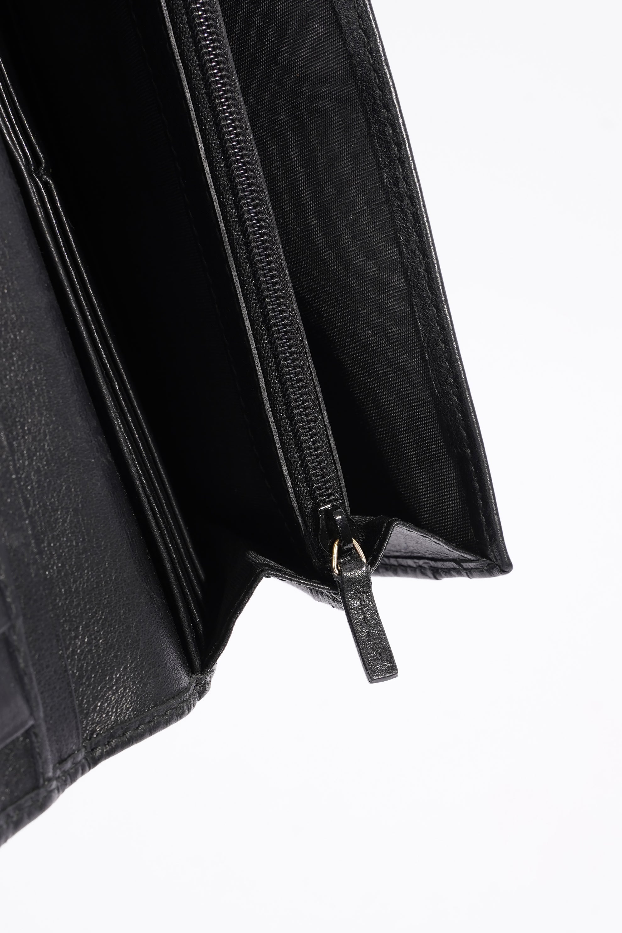 Gucci Bi-Fold Wallet Guccissima Black Leather