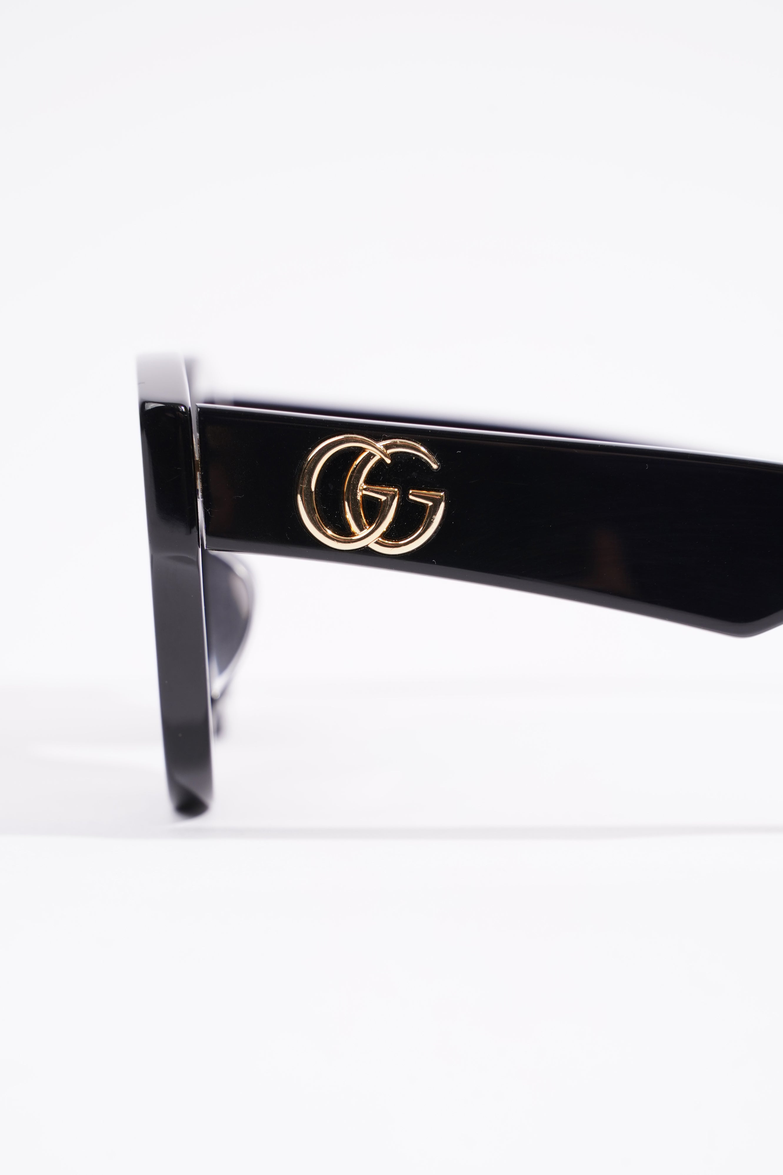 Gucci Cat Eye Sunglasses Black Acetate 145
