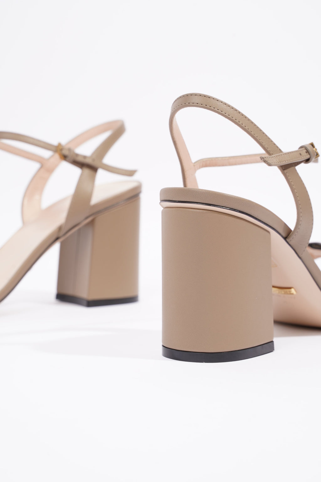 Gucci Womens Marmont Sandal Beige EU 39 / UK 6