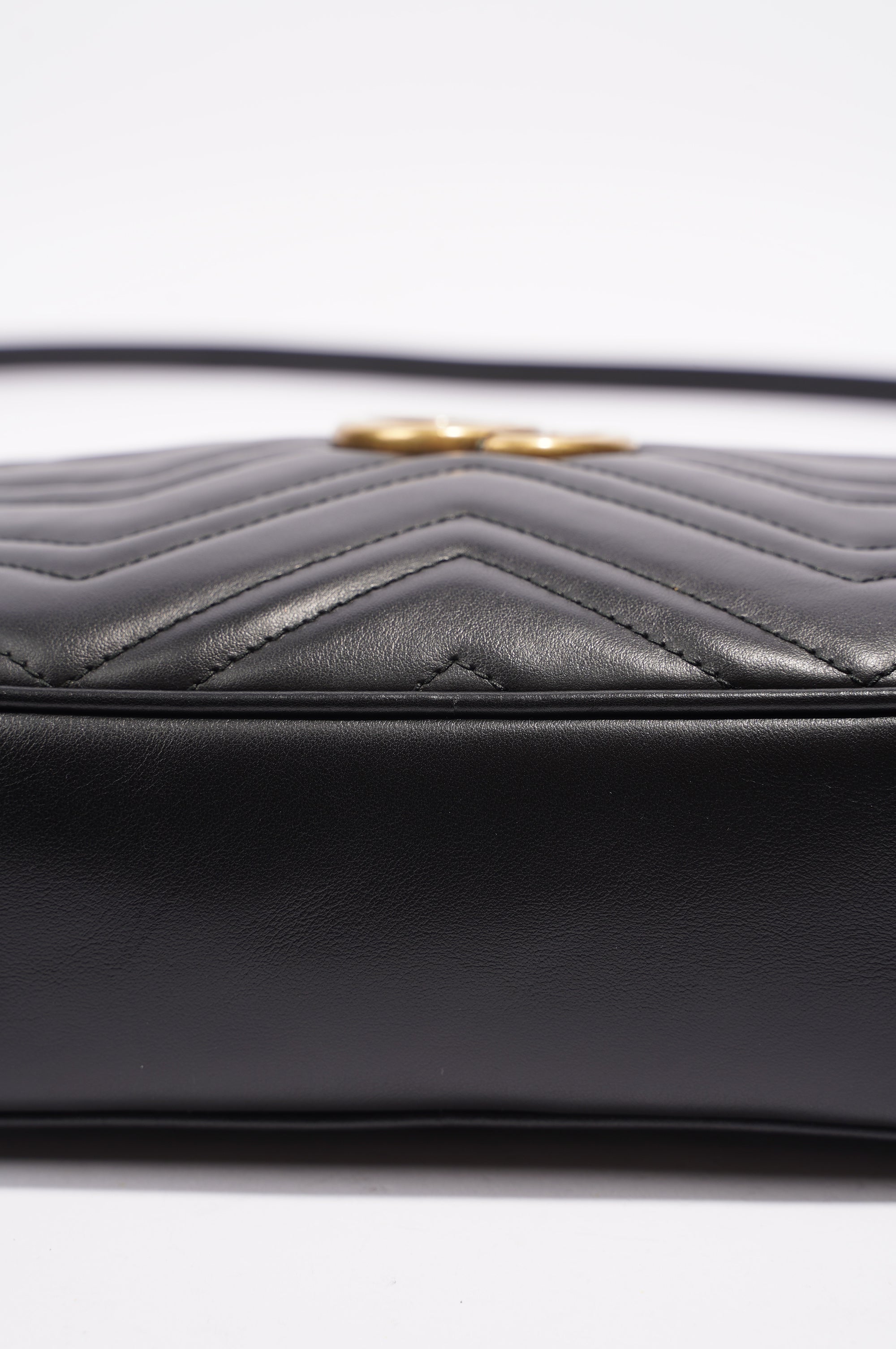 Gucci Womens Marmont Zip Black Matelasse Leather Small