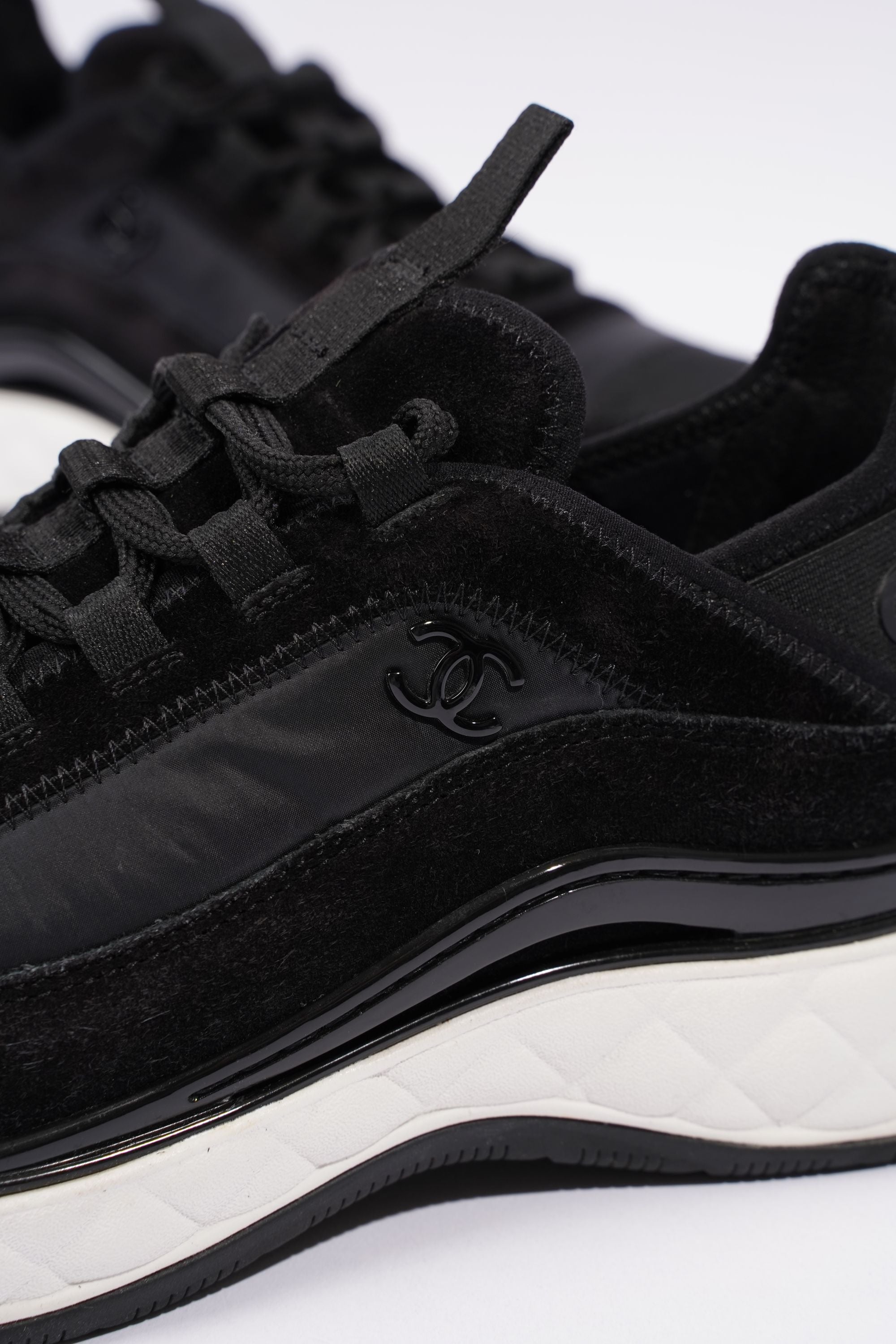 Chanel Womens CC Logo Black / White EU 39 / UK 6