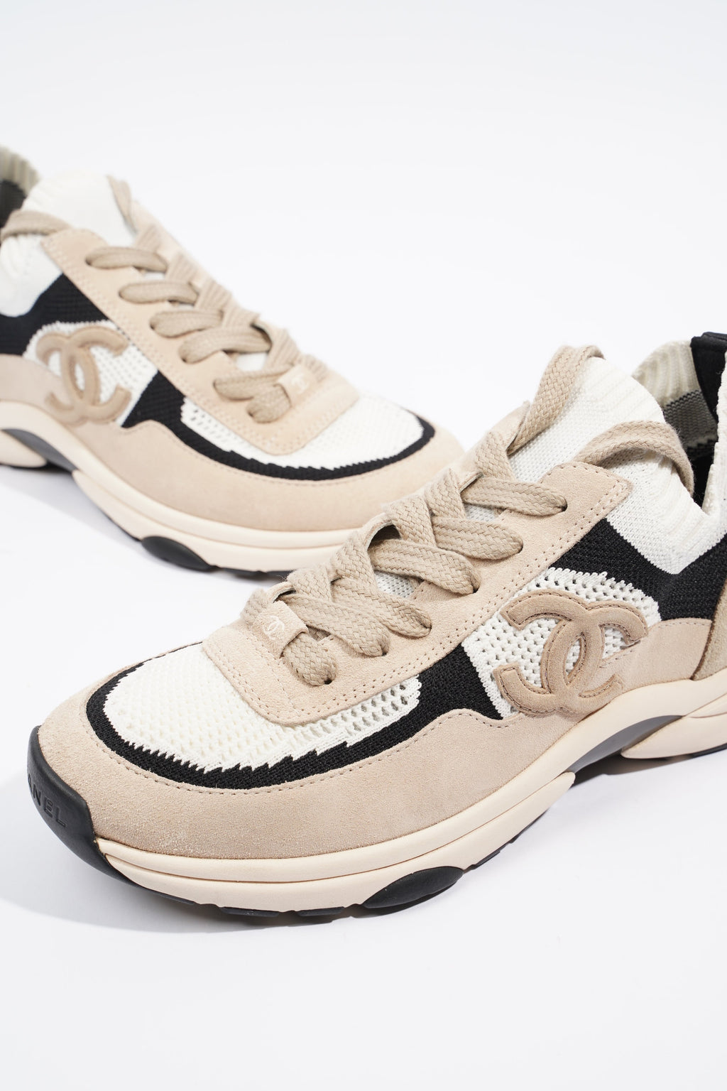Chanel Womens CC Logo Knit Runners Beige / White / Black EU 38.5 / UK 5.5