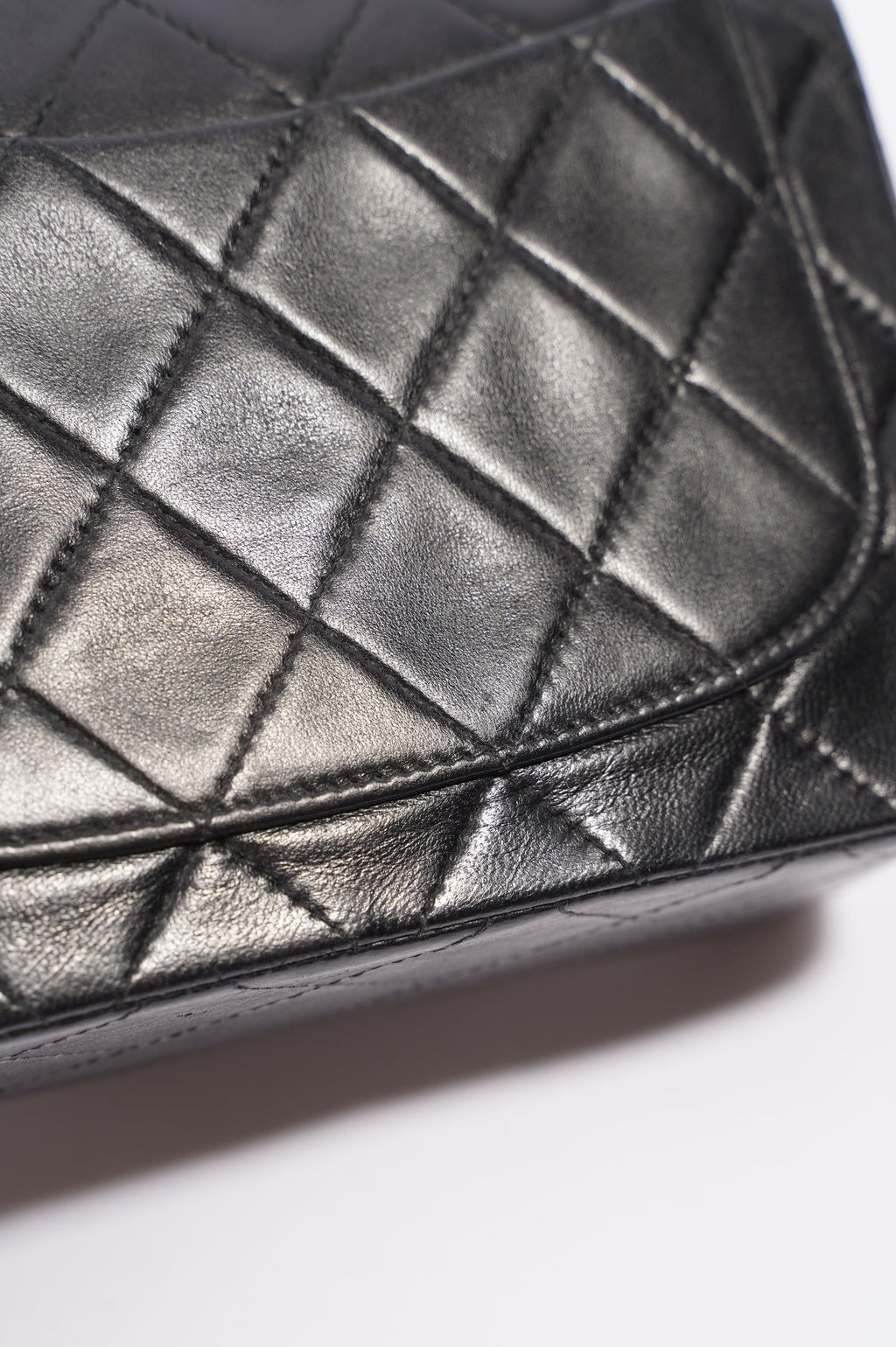 Chanel Womens Vintage Lambskin Square Flap Bag Black / Gold Mini