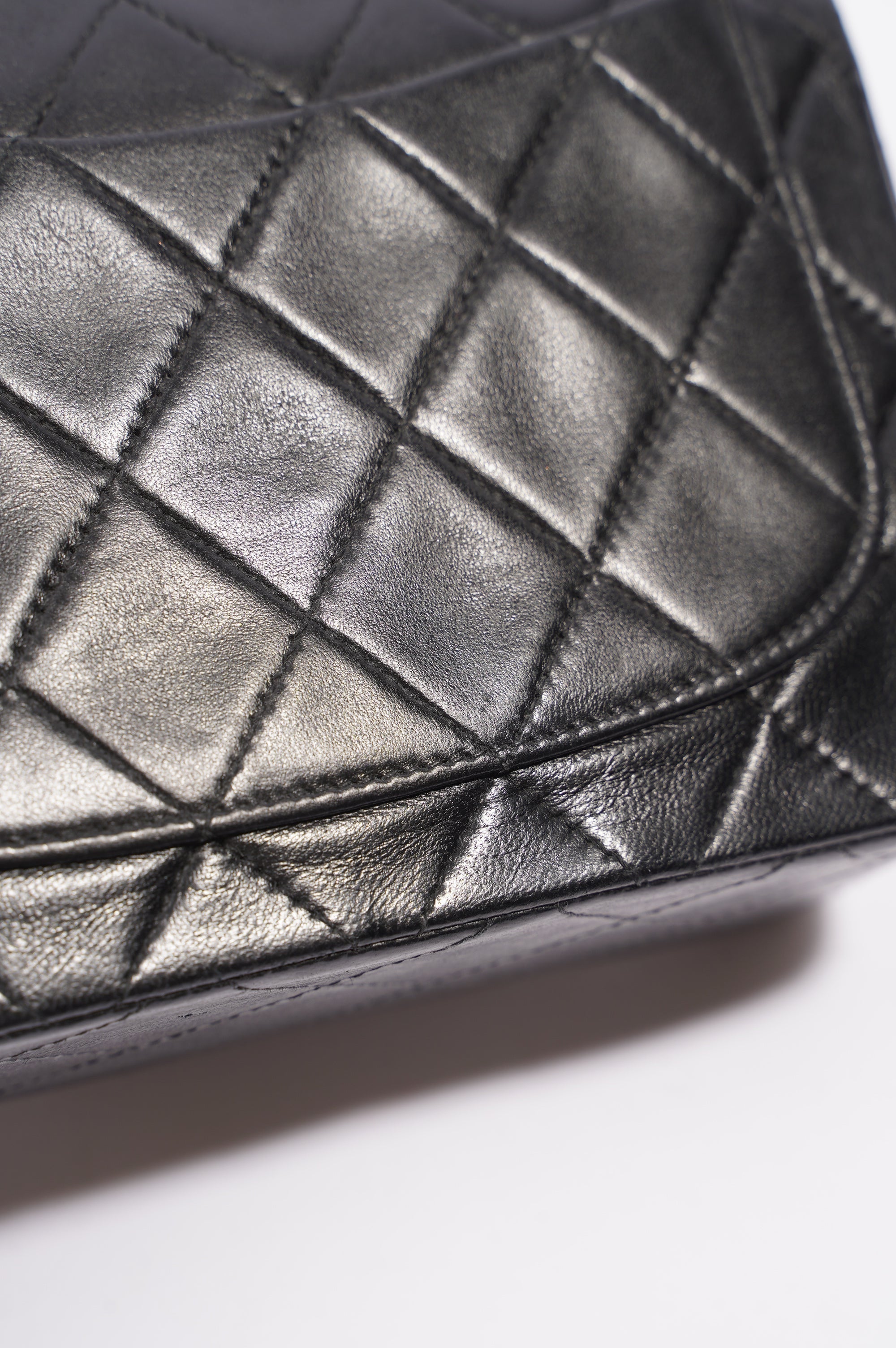 Chanel Womens Vintage Lambskin Square Flap Bag Black / Gold Mini