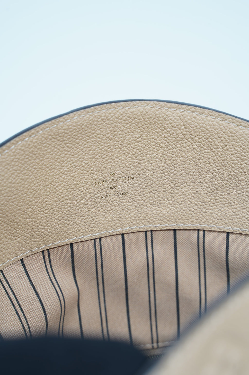 Louis Vuitton Womens Bagatelle Hobo Bag