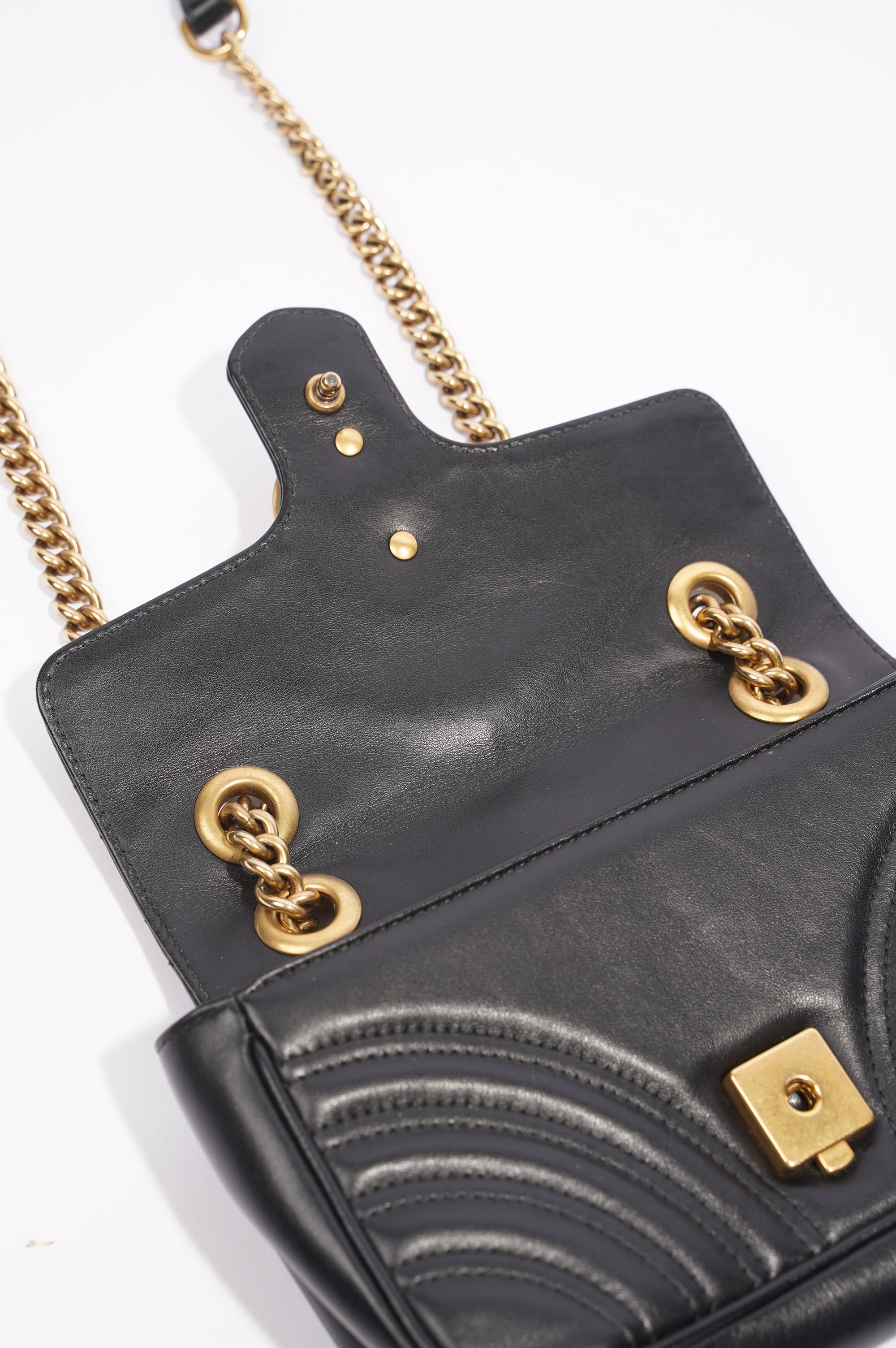 Gucci Womens Marmont Flap Black Leather Mini
